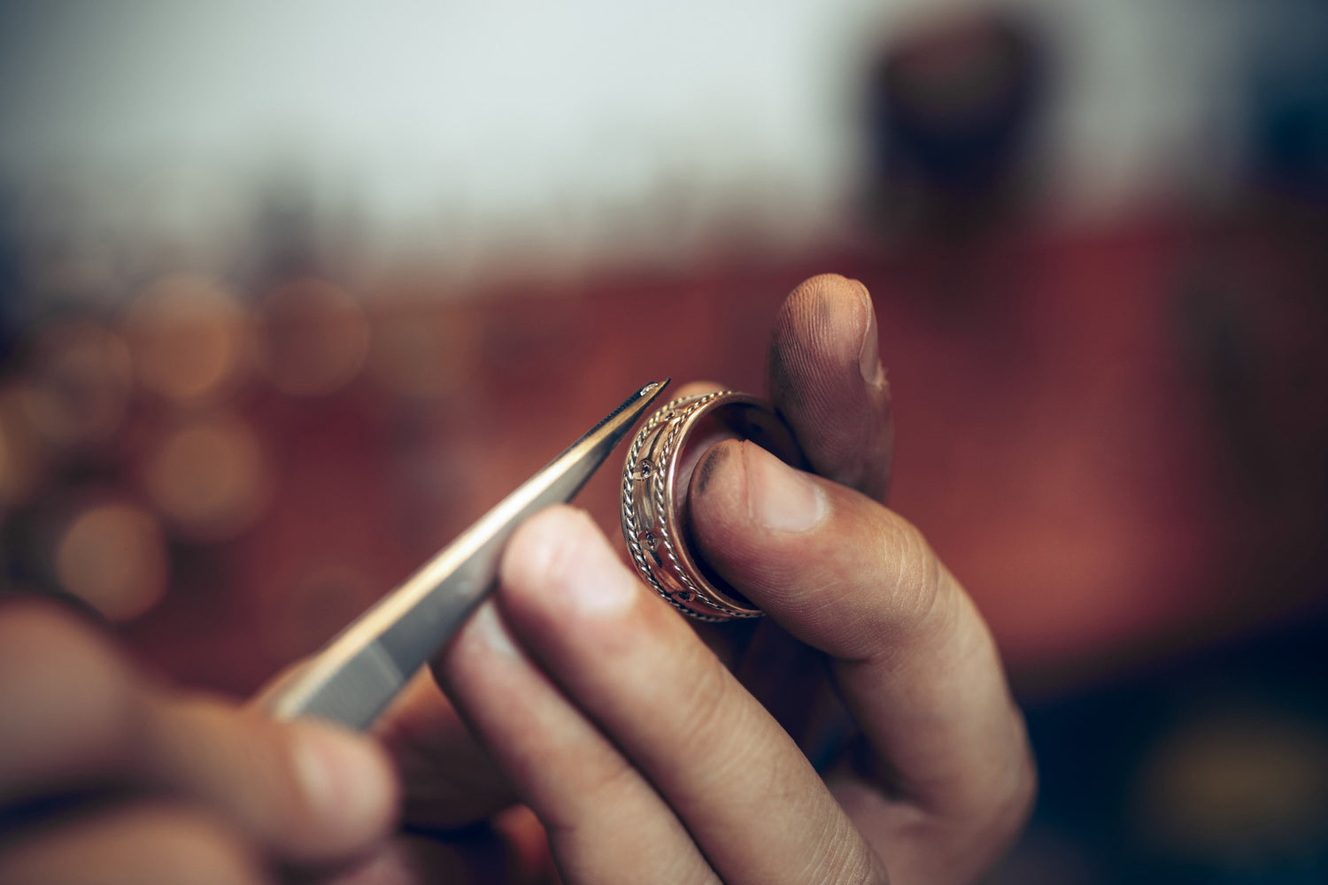 Cómo la Joyería de Plata 925 Puede Mejorar tu Outfit de Boda