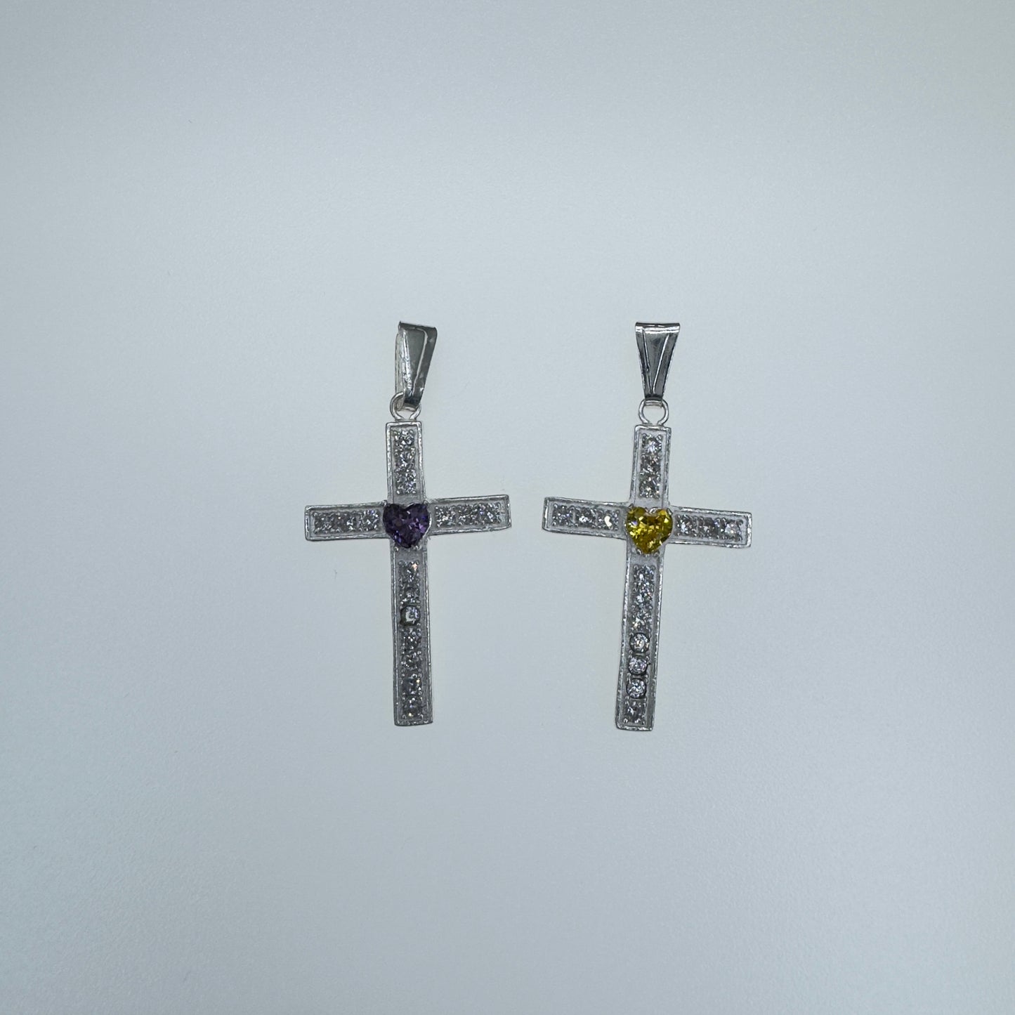 Dije de Cruz en Plata .925 con Zirconia Cúbica Plateada – Joyería Religiosa de Alta Calidad