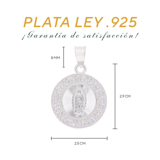 Medidas de la medalla Virgen Guadalupe: 2.9 cm alto × 2.5 cm ancho, argolla 8 mm – Plata Ley .925 doble halo pavé