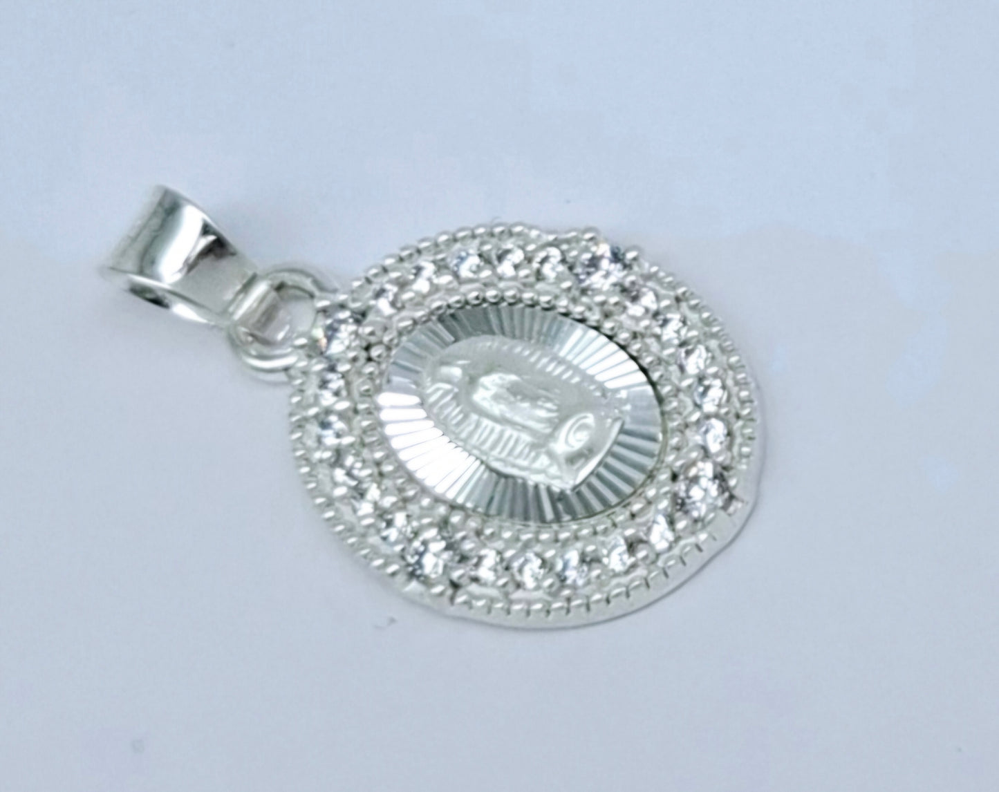 Dije de Plata .925 en diseño de la Virgen de Guadalupe con topacio blanco , Mod. DRP029LP - Joyería Religiosa
