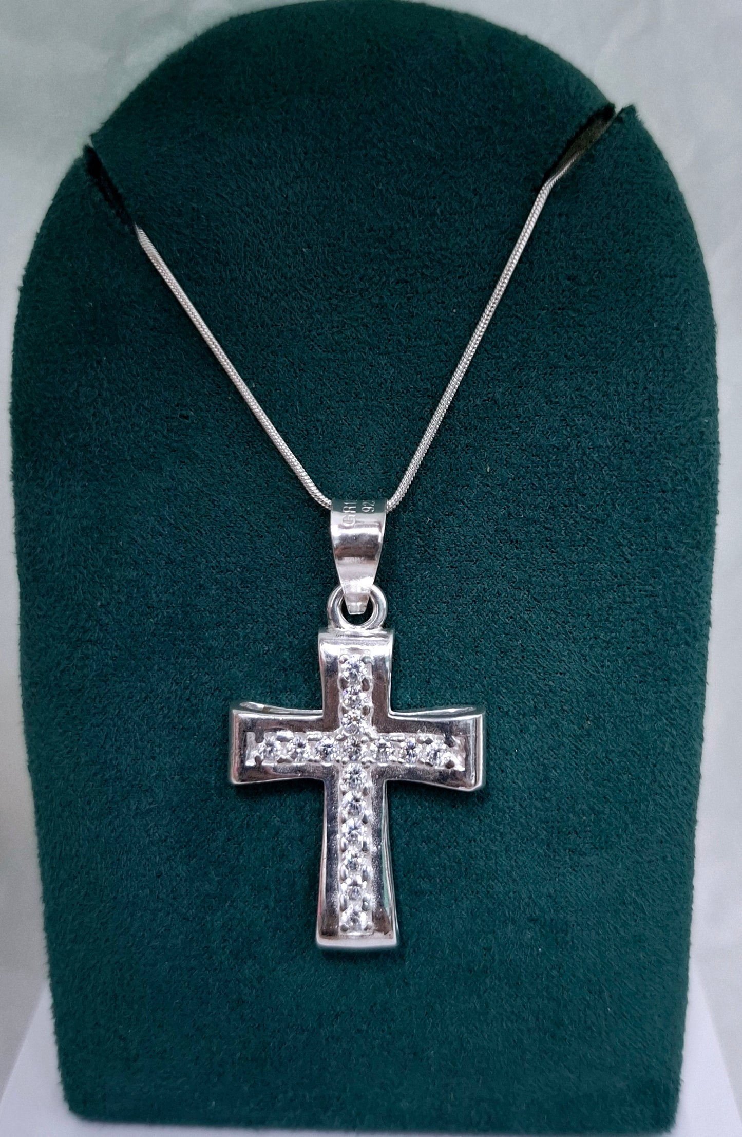Dije de Plata Ley .925 en forma Cruz con Topacio blanco mod. DRP066- Joyería Religiosa