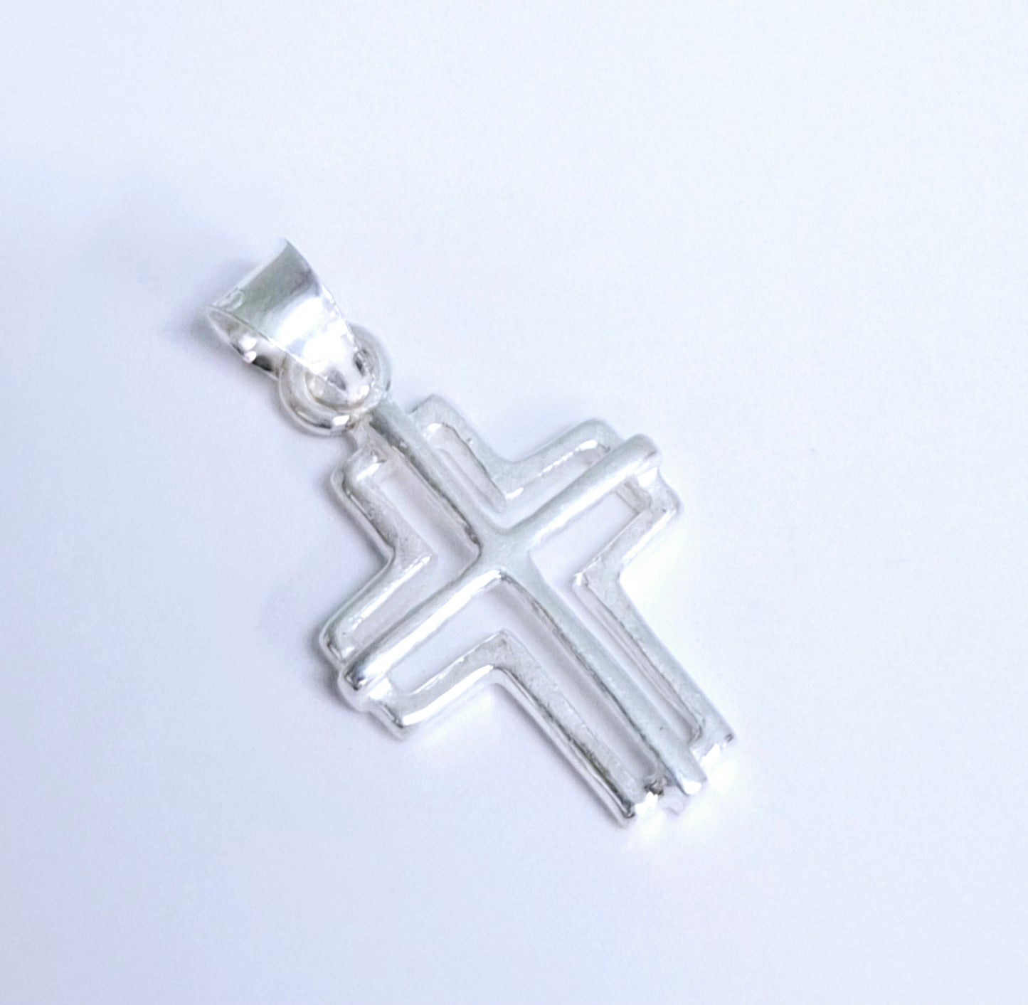 Dije de Cruz en Plata Ley .925 Mod. DR047 - Joyería de Plata