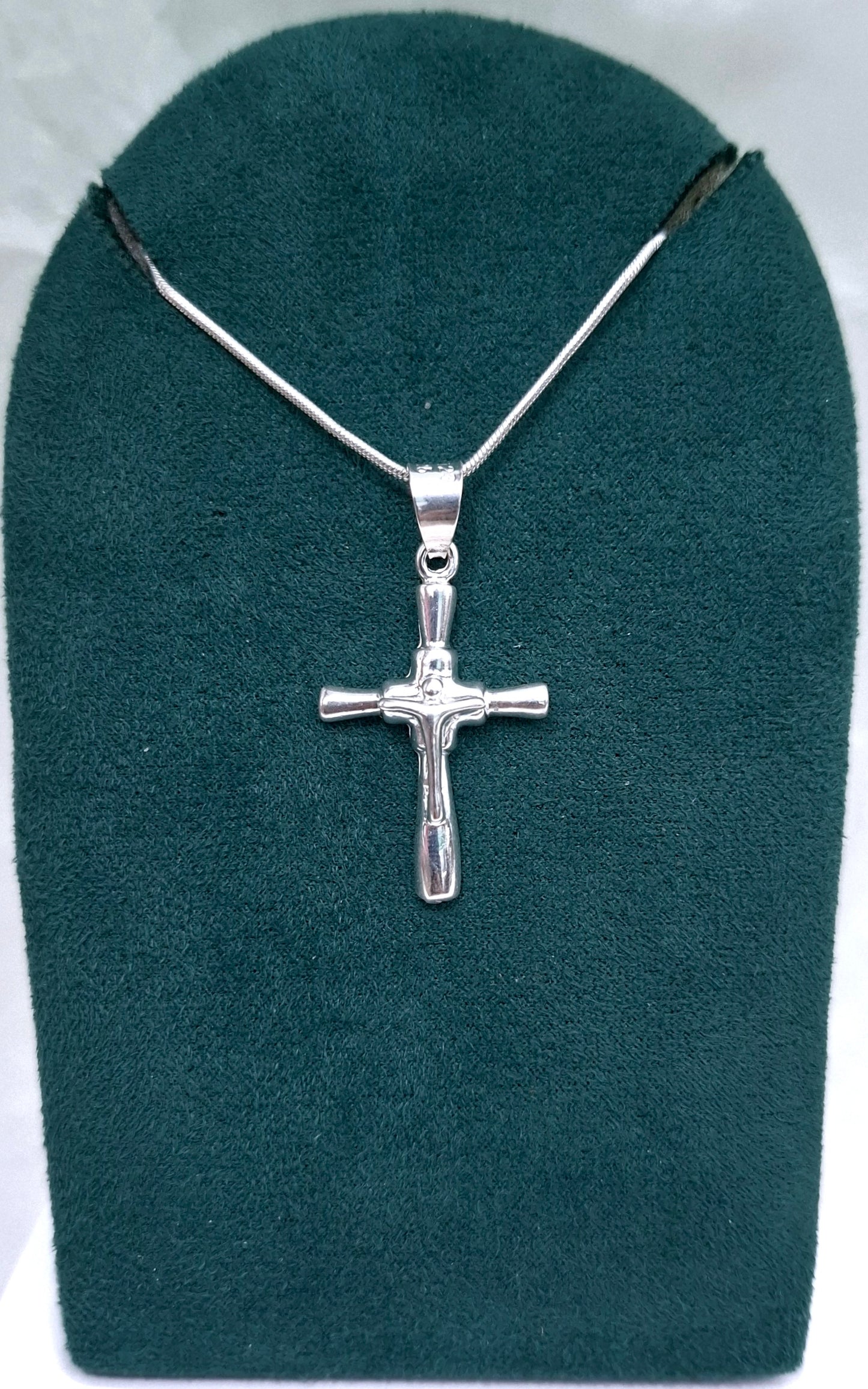 Dije de Cruz en Plata Ley .925 Mod.DR052