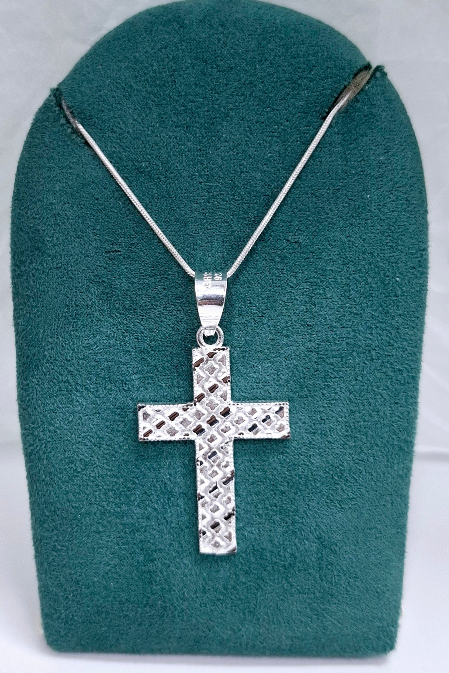 Dije de Cruz Diamantado de Plata Ley .925 DR126 - Joyería Religiosa