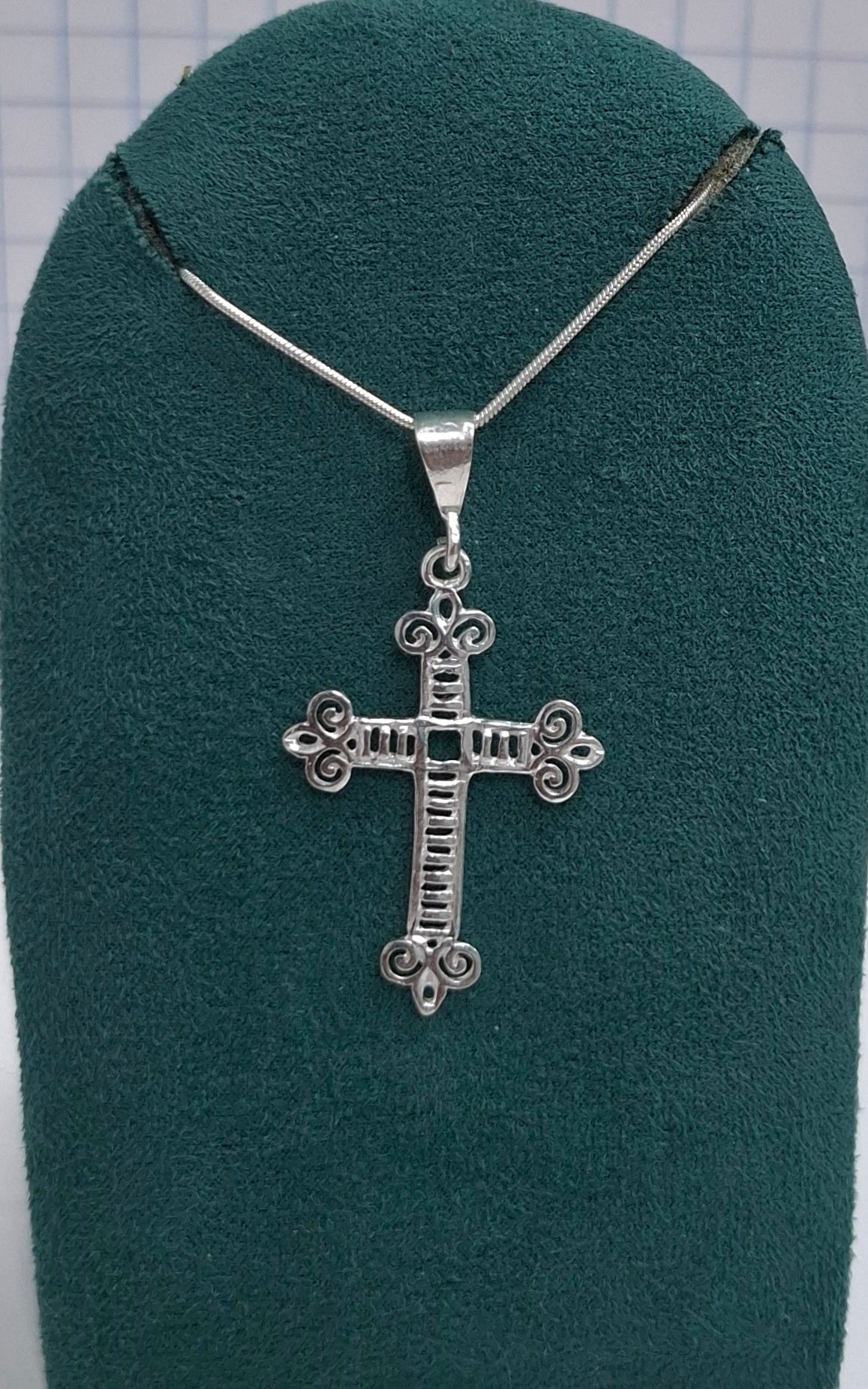 Dije de cruz en Plata Ley .925- Joyería Religiosa