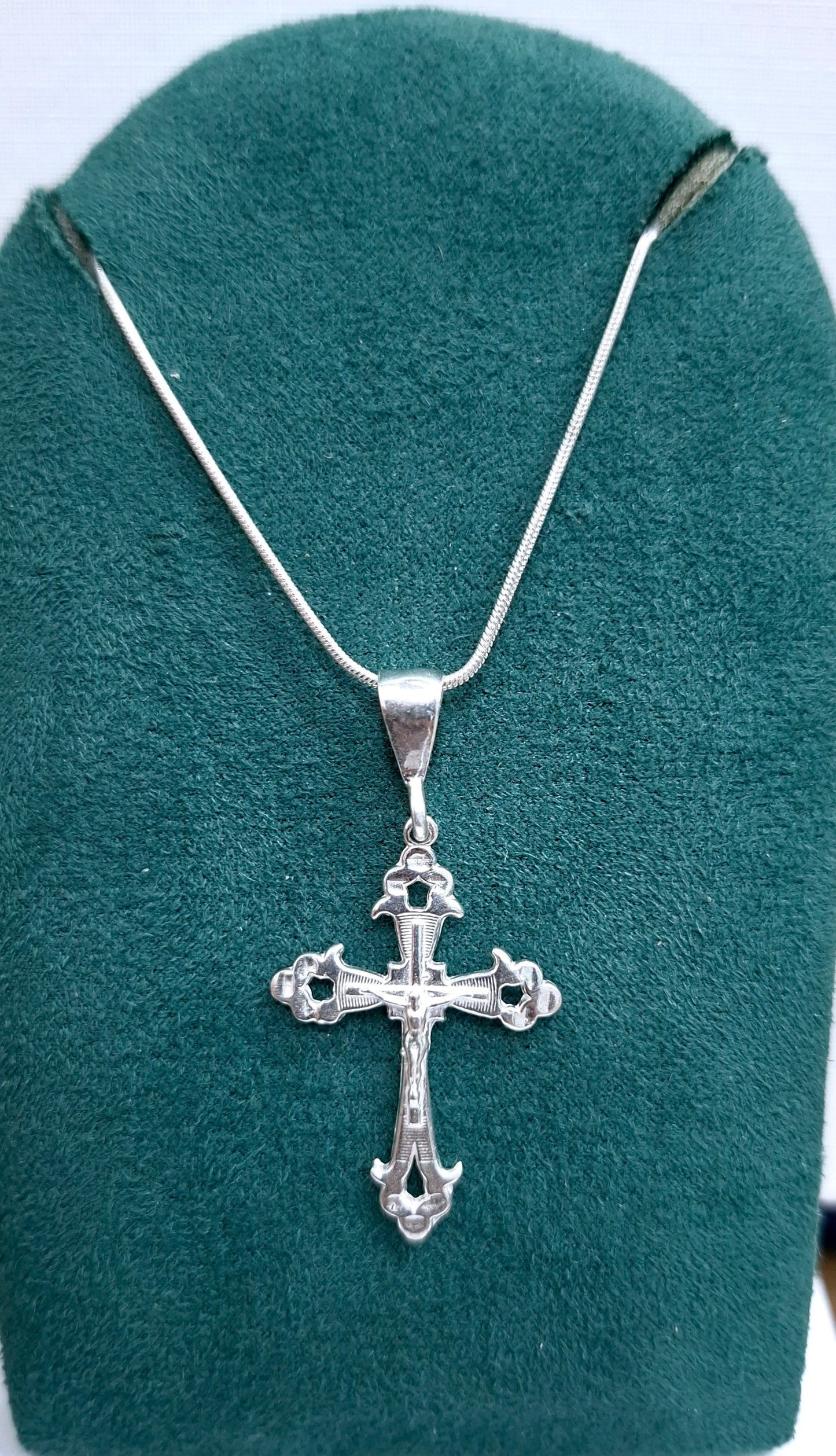 Dije de Cruz en Plata Ley .925, CON DISEÑO MOD. FBD-38