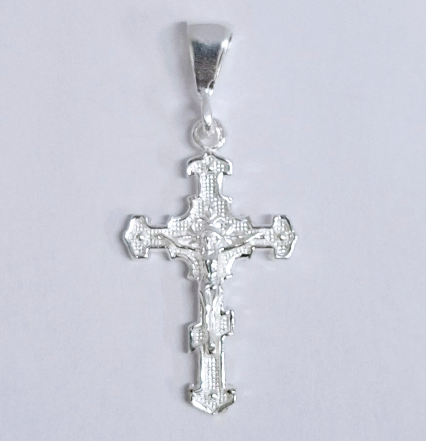 Dije de Cruz con cristo en Plata Ley .925 , MOD FBD-39