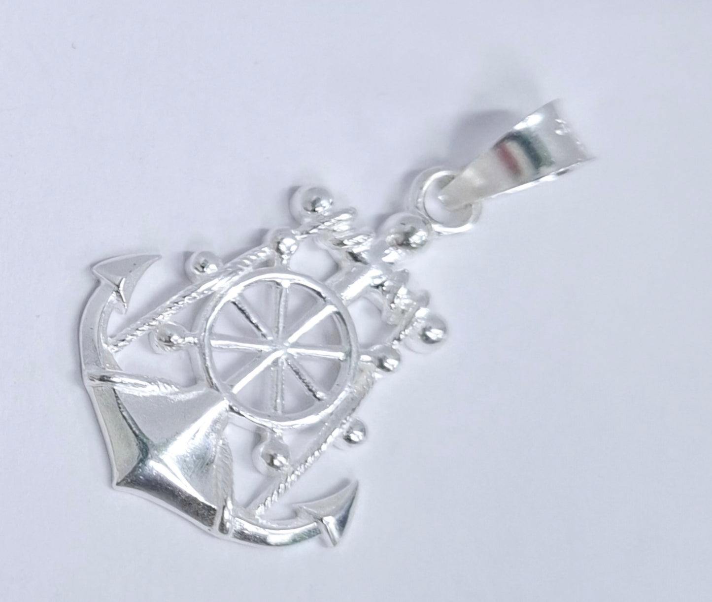 Dije de Plata Ley .925 en forma de Ancla con Cristo MOD.DR163
