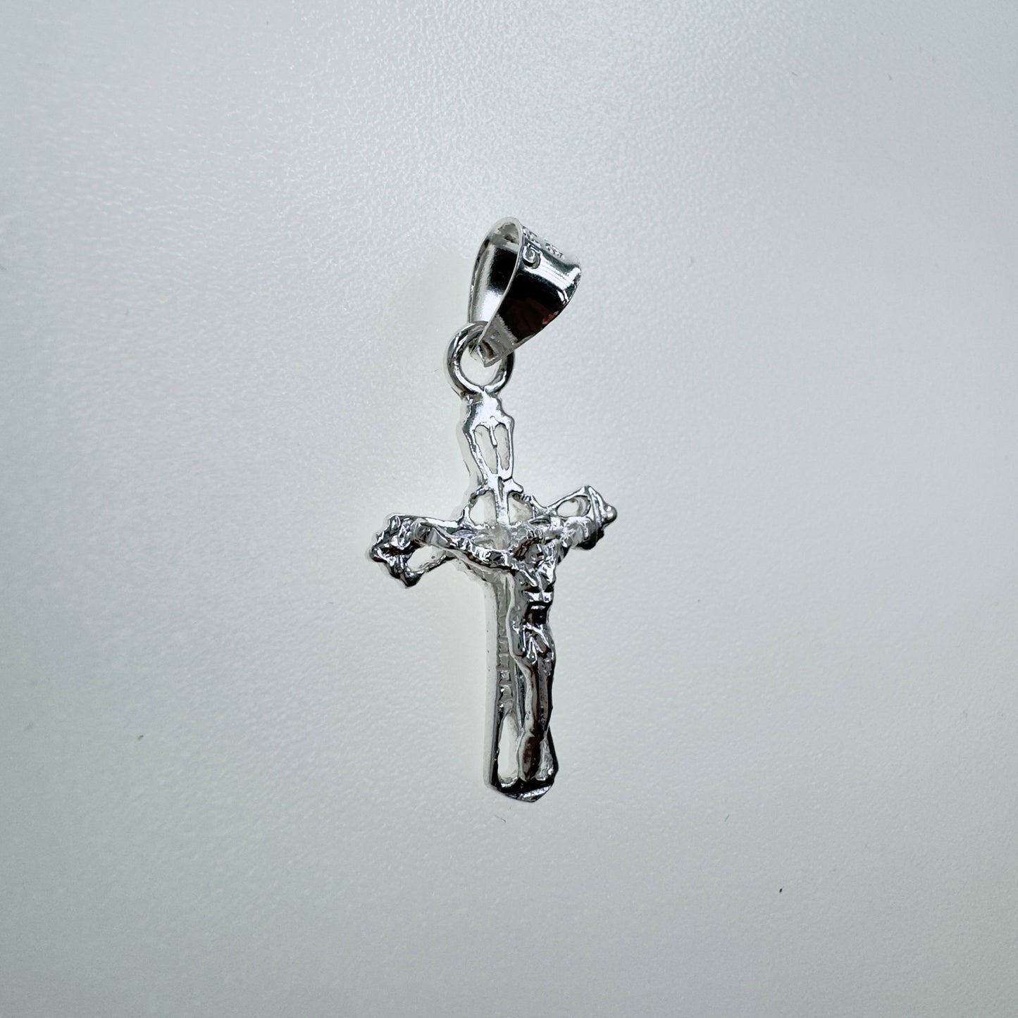 Dije de cruz en plata 925 - Elegancia en 3cm