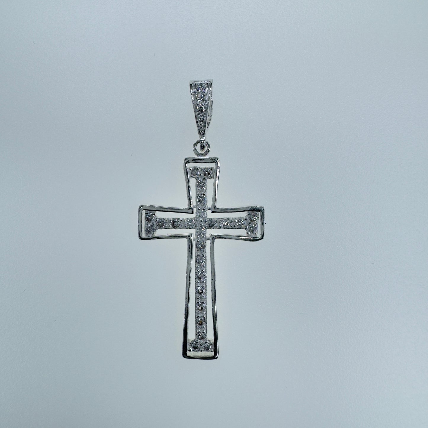 Cruz de Plata .925 Diseño Elegante para Hombres y Mujeres Joyas Religiosas de Alta Calidad en México