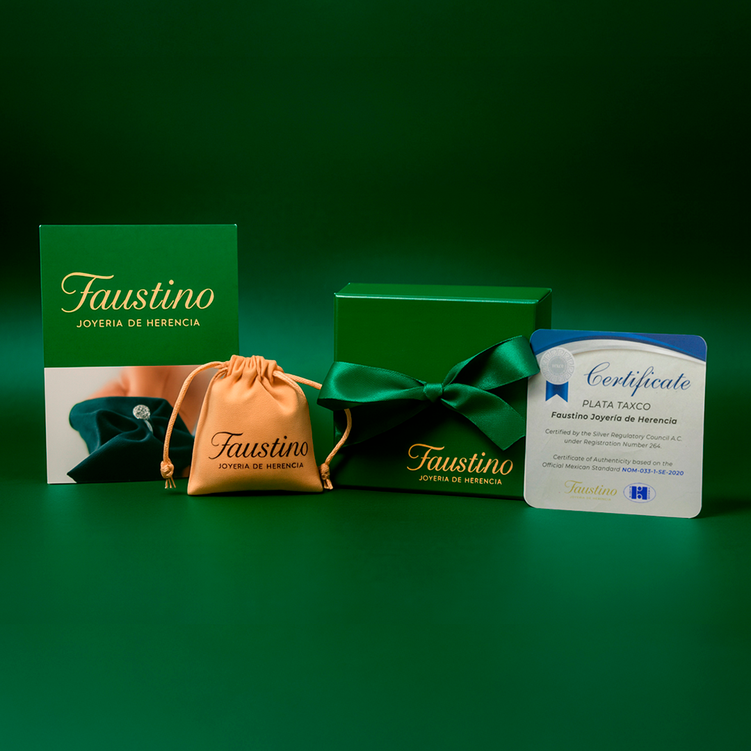 Set de Dije y Cadena en Plata Ley .925 de Tetragrámaton con Cadena Fígaro