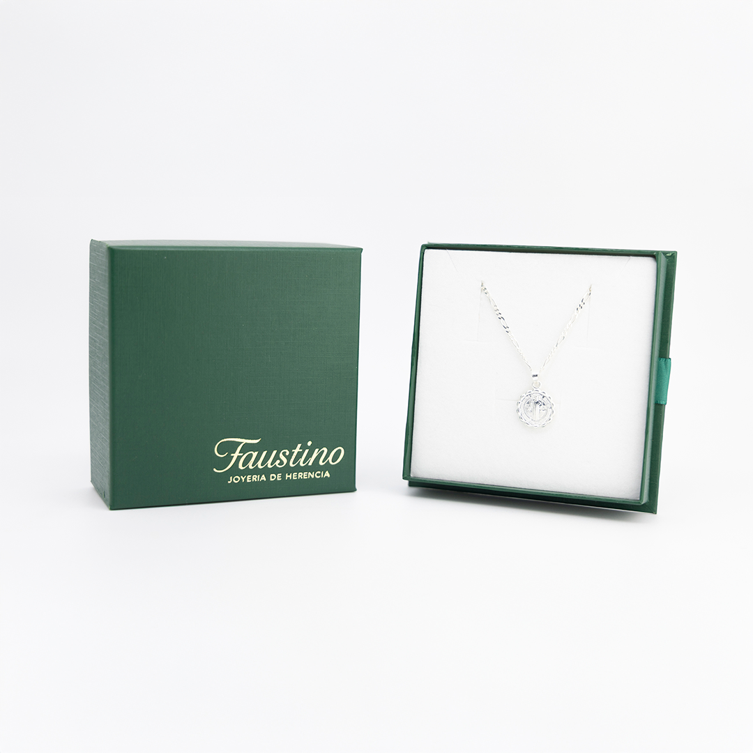 Set de Dije y Cadena en Plata Ley .925 de San Benito con Cadena de eslabón Fígaro