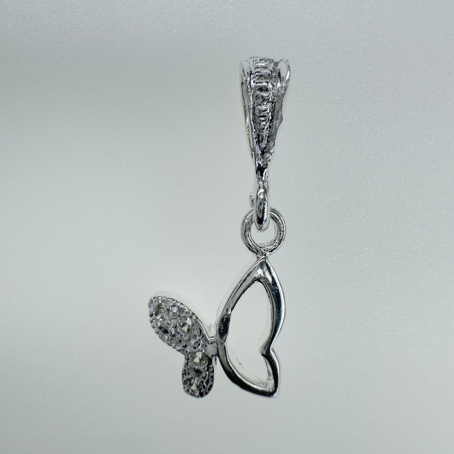 Dije minimalista de mariposa en plata 925 con circonias para mujer joyería elegante