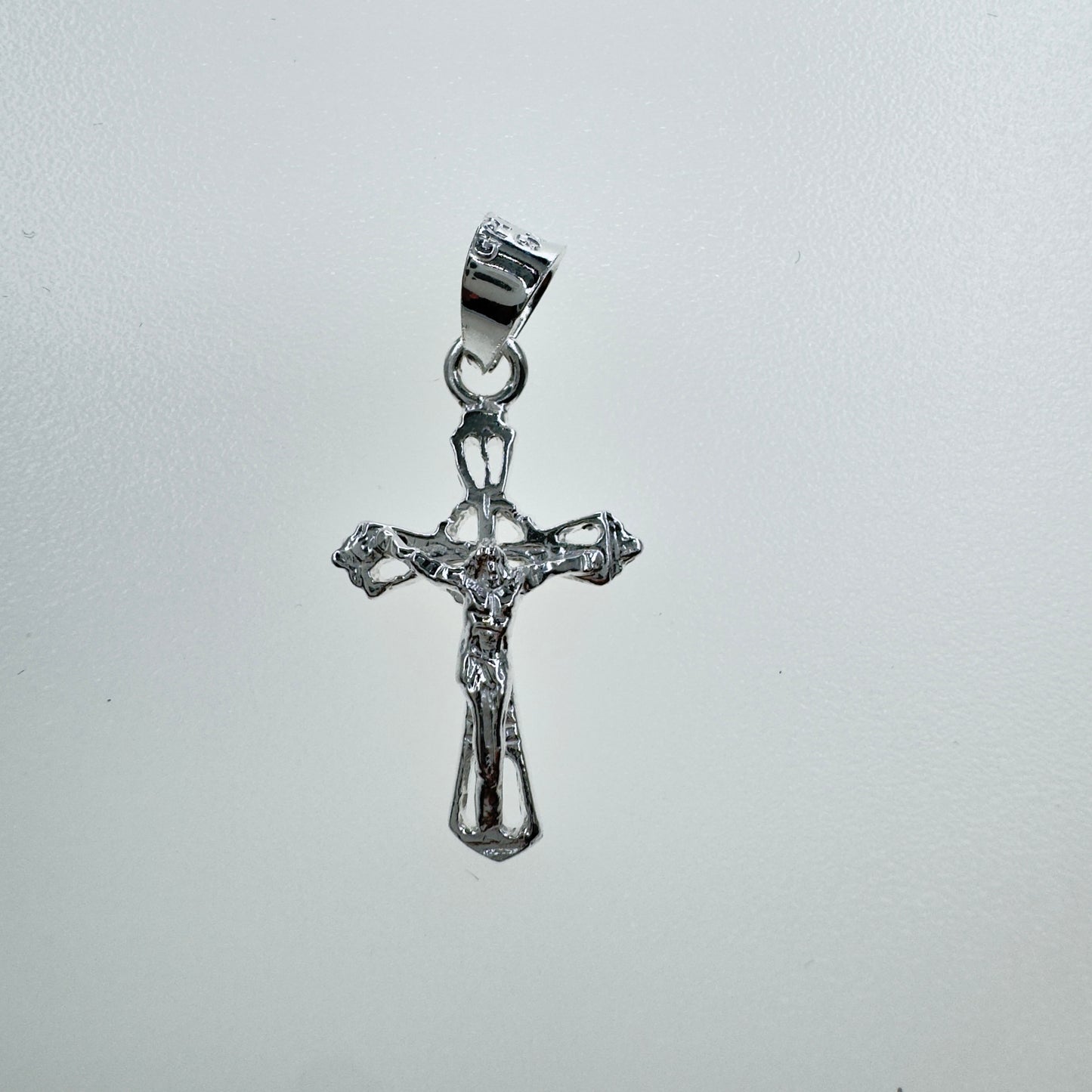 Dije de cruz en plata 925 - Elegancia en 3cm