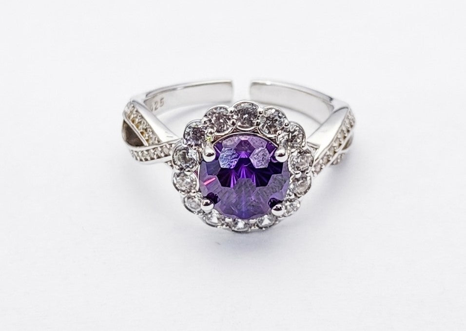 Anillo de Plata .925 - Banda Trenzada con Pavé, Halo Floral y Zircón Morado Amatista