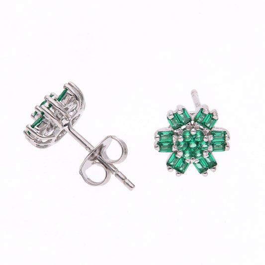 Broquel Plata Ley 925 con Rodio – Zafiro AAA Color Verde Esmeralda y Blanco en Forma de Flor de 6 Pétalos