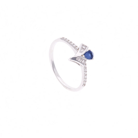 ANILLO EN PLATA LEY .925, CON RODIO , ZIRCONIA AAA AZUL ZAFIRO Y BLANCO , EN FORMA DE FLOR