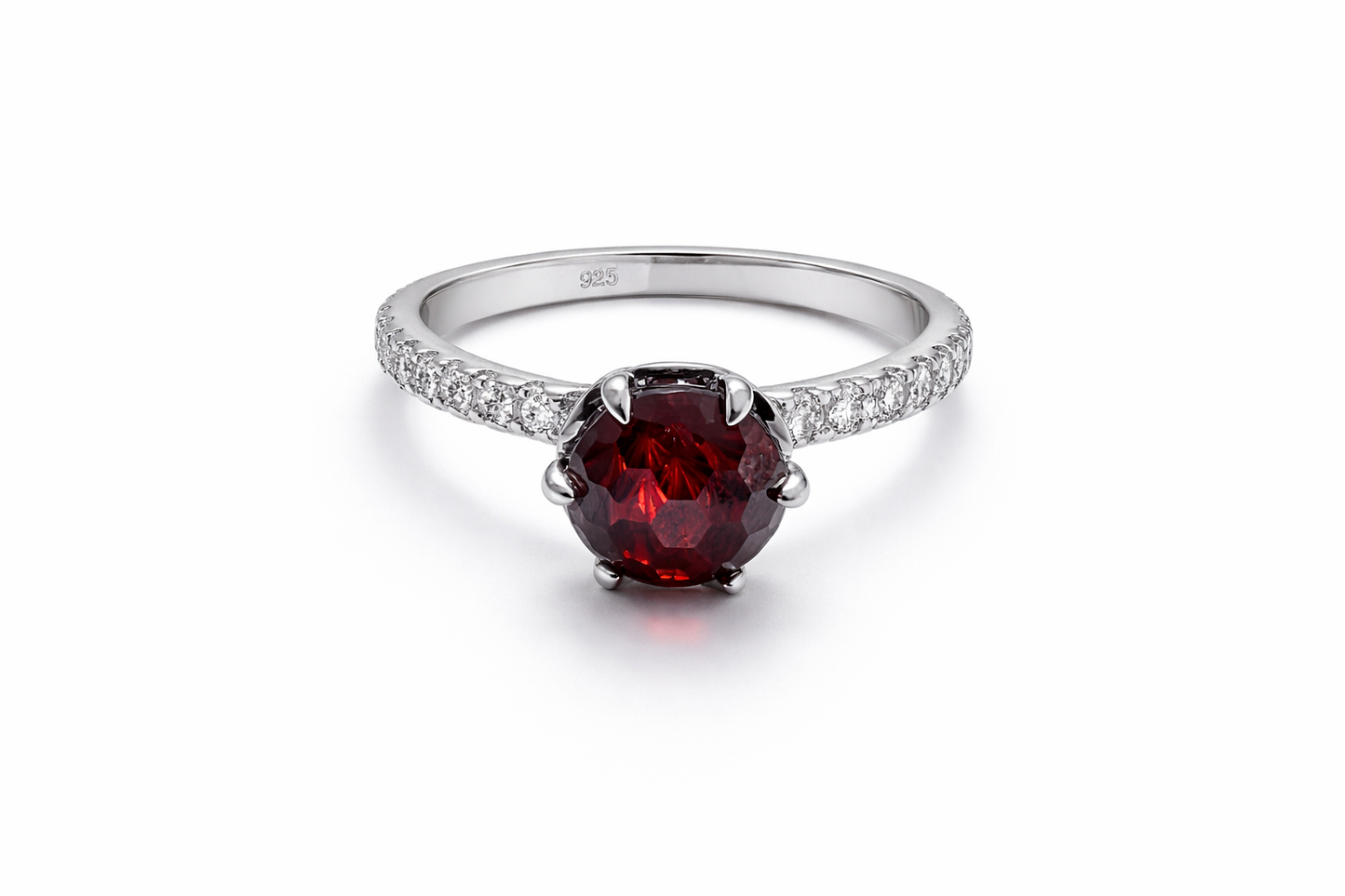 Anillo de Plata .925 - Banda con Pavé de Zircones Blancos y Zircón Rojo Rubí en Engaste de Seis Garras