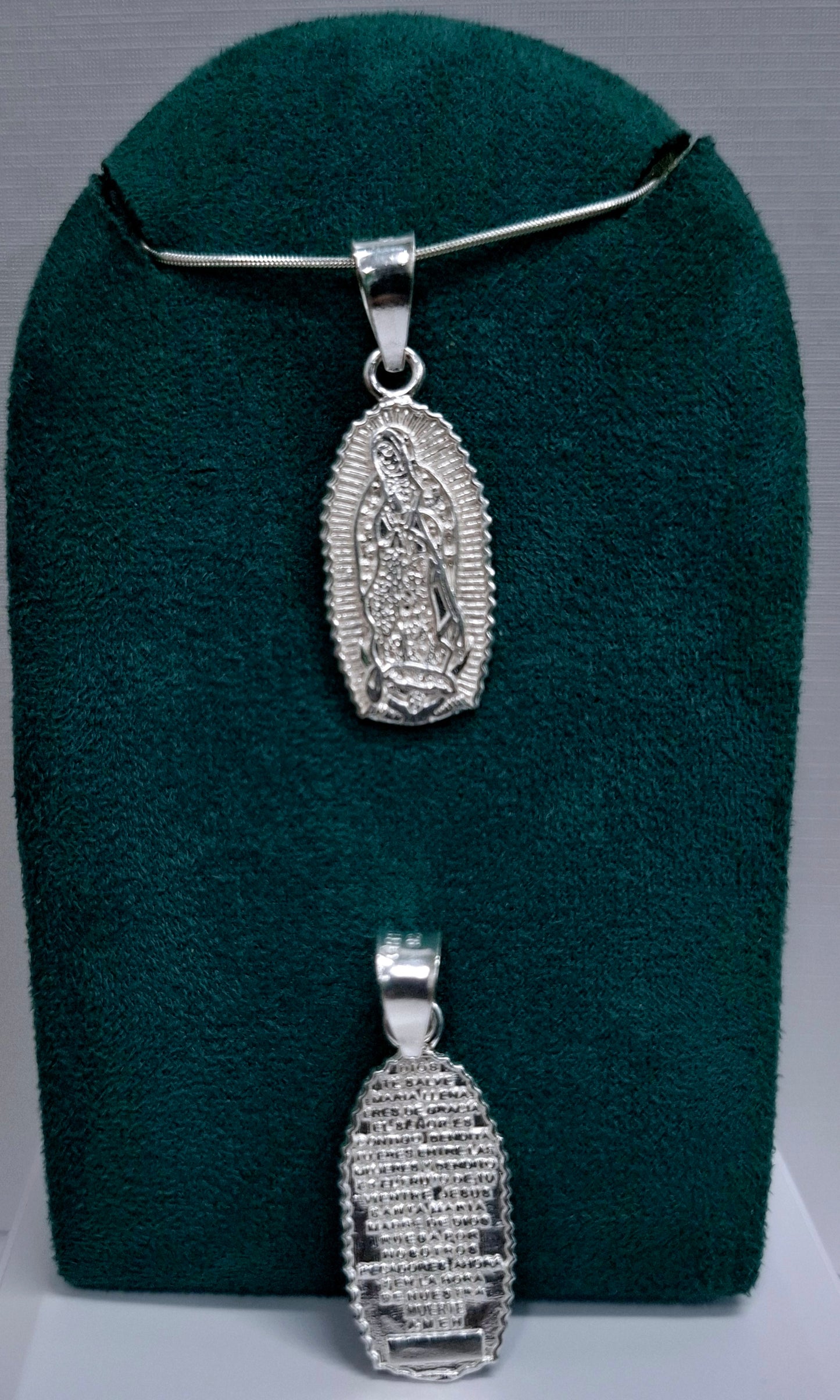 Dije Plata .925 Doble vista en forma de la virgen de Virgen de Guadalupe Mod. DR089- Joyería Religiosa