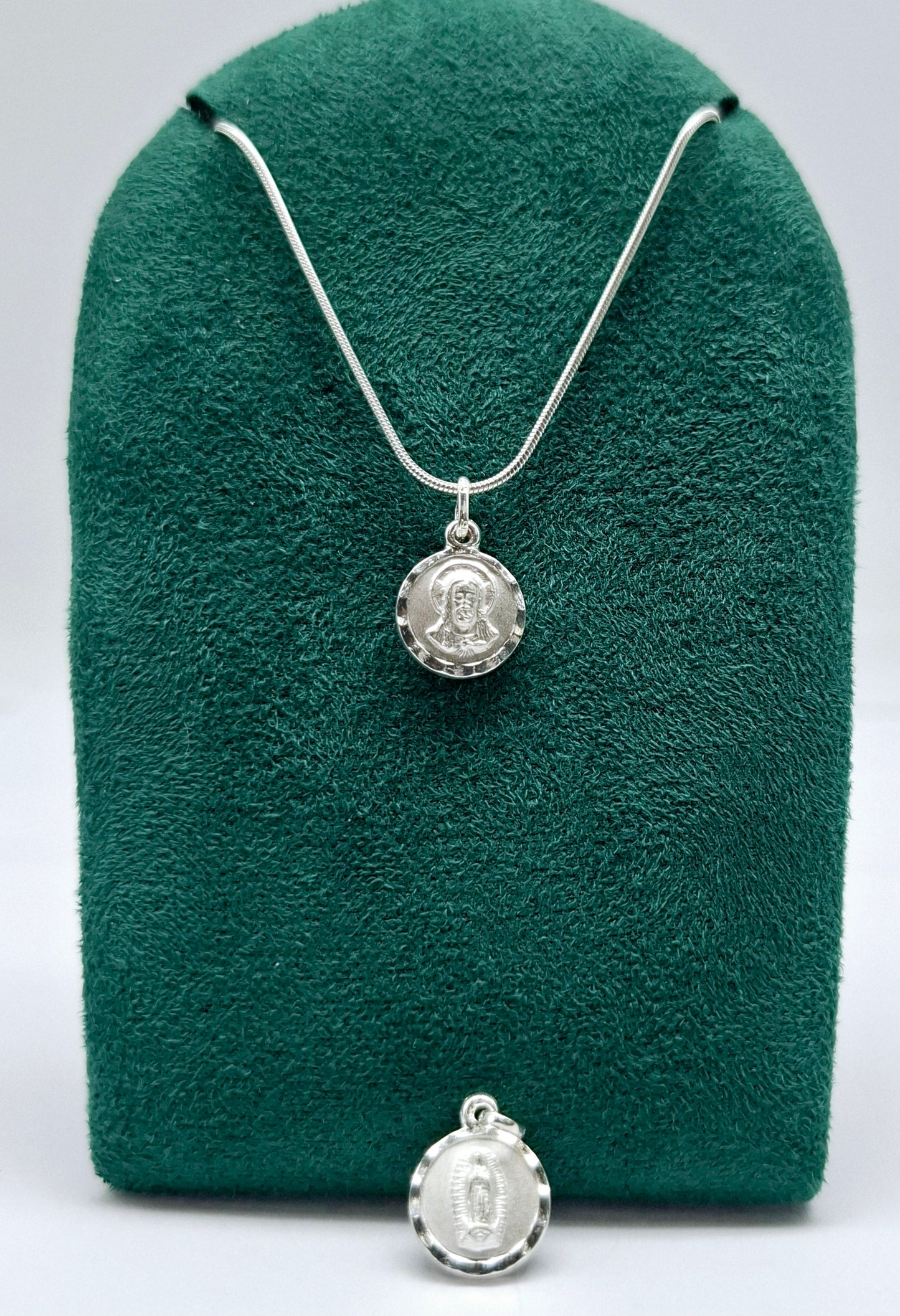 Dije Plata .925 Sochapada doble vista Virgen de Guadalupe y Sagrado corazón de Jesús Mod. SYB-16 - Joyería Religiosa