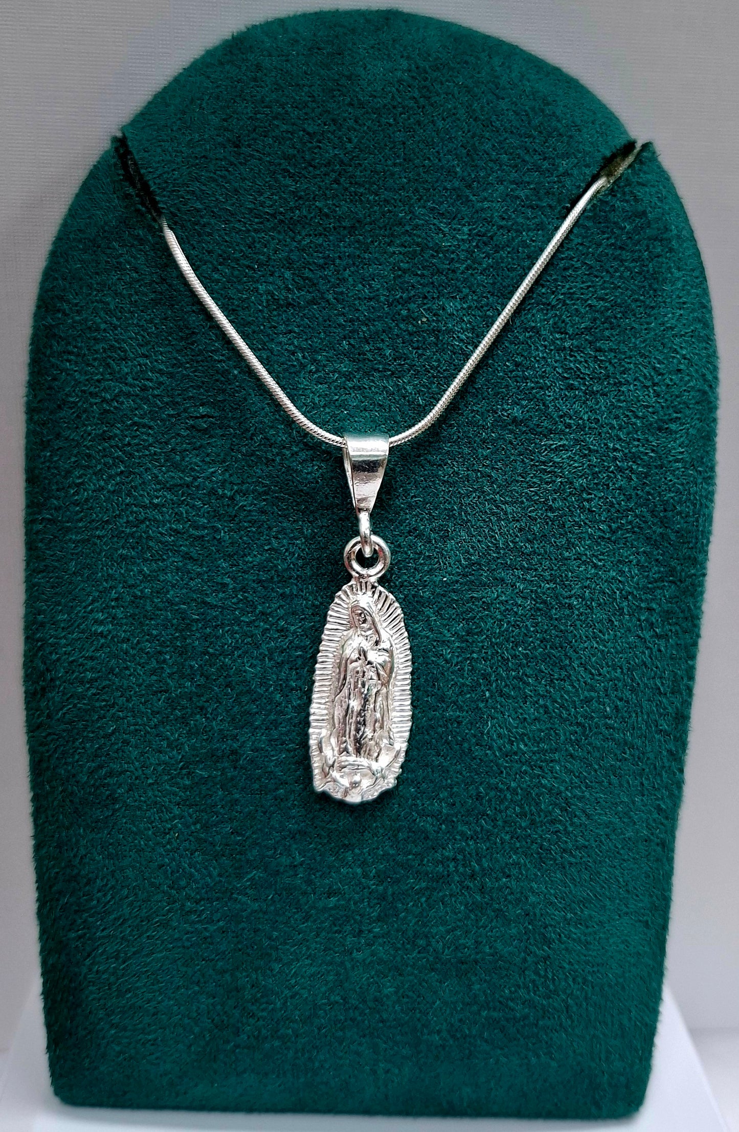 Dije Plata .925 en forma de la Virgen de Guadalupe Mod. FBD-59