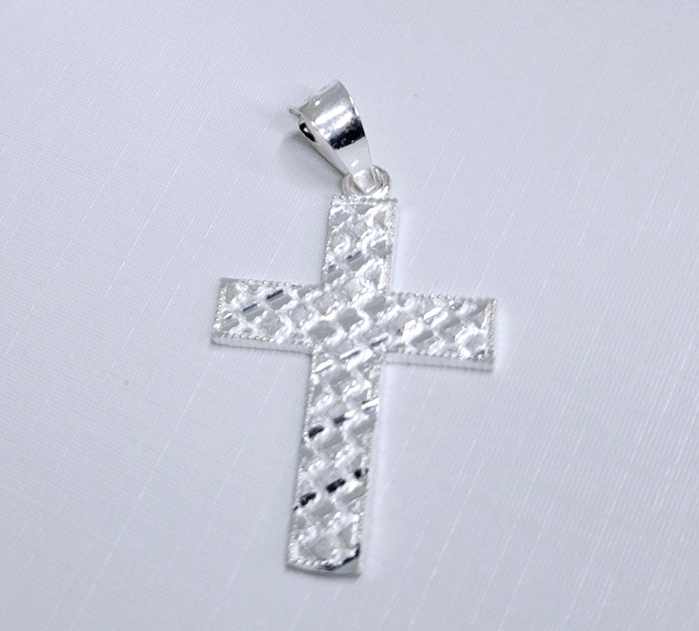 Dije de Cruz Diamantado de Plata Ley .925 DR126 - Joyería Religiosa