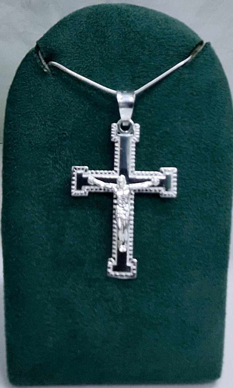 Dije de Cruz con cristo en Plata Ley .925 Mod. DR003