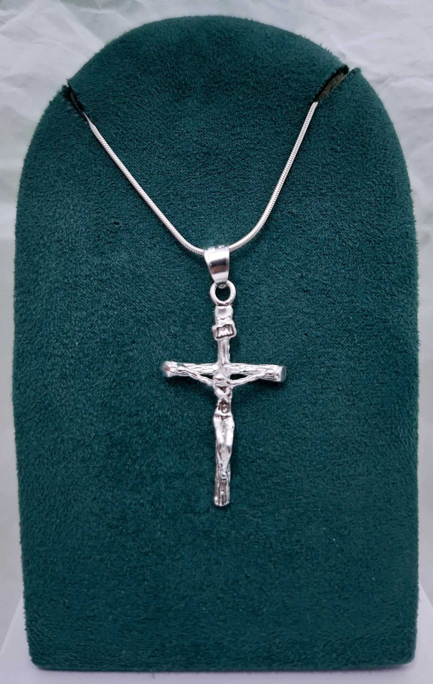 Dije de Cruz con cristo en Plata Ley .925 , Mod. DR049 - Joyería de Plata