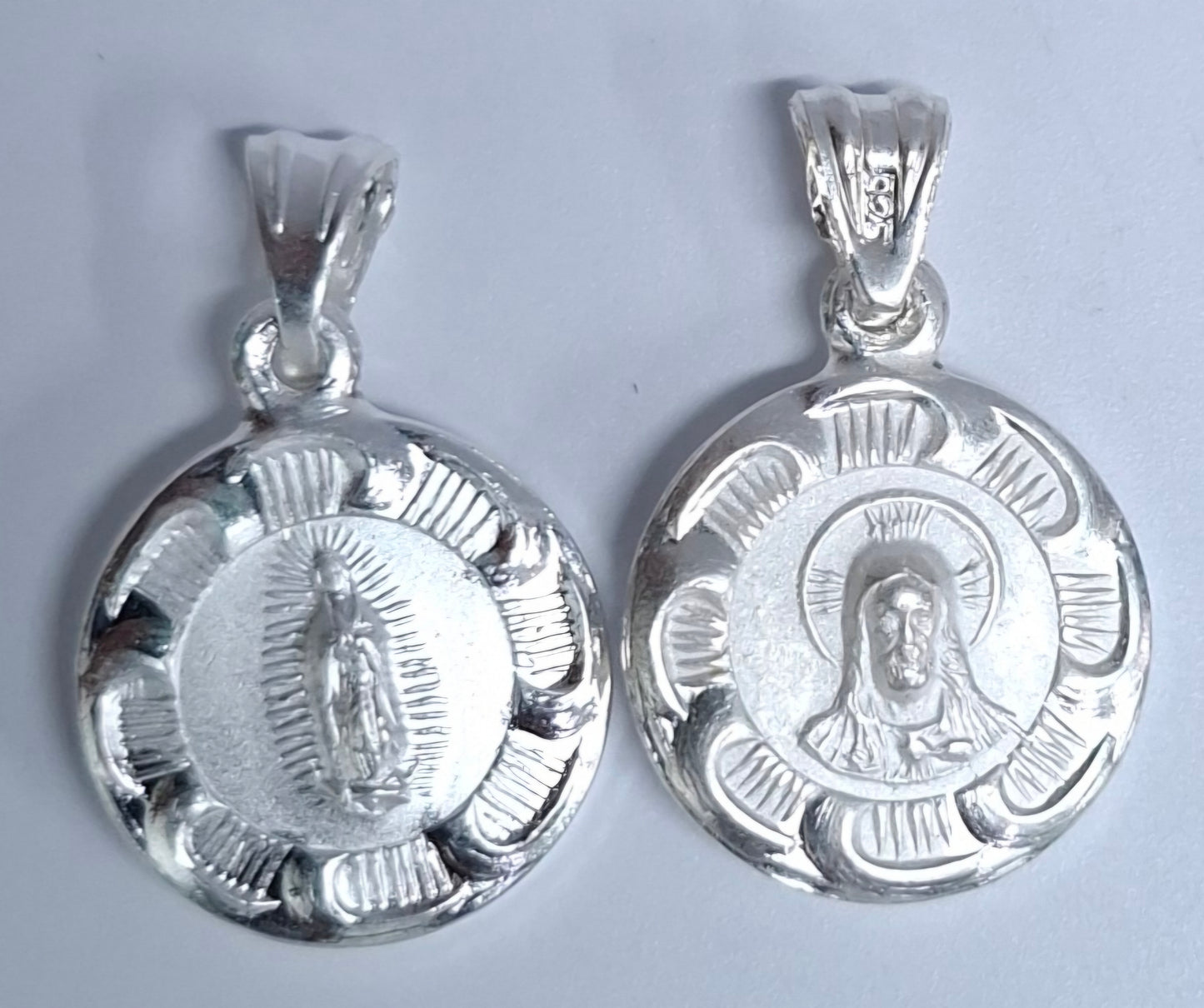 Dije de Plata .925 Doble vista Sochapada Virgen de Guadalupe y Sagrado corazón de Jesús Mod. SYG-13- Joyería Religiosa