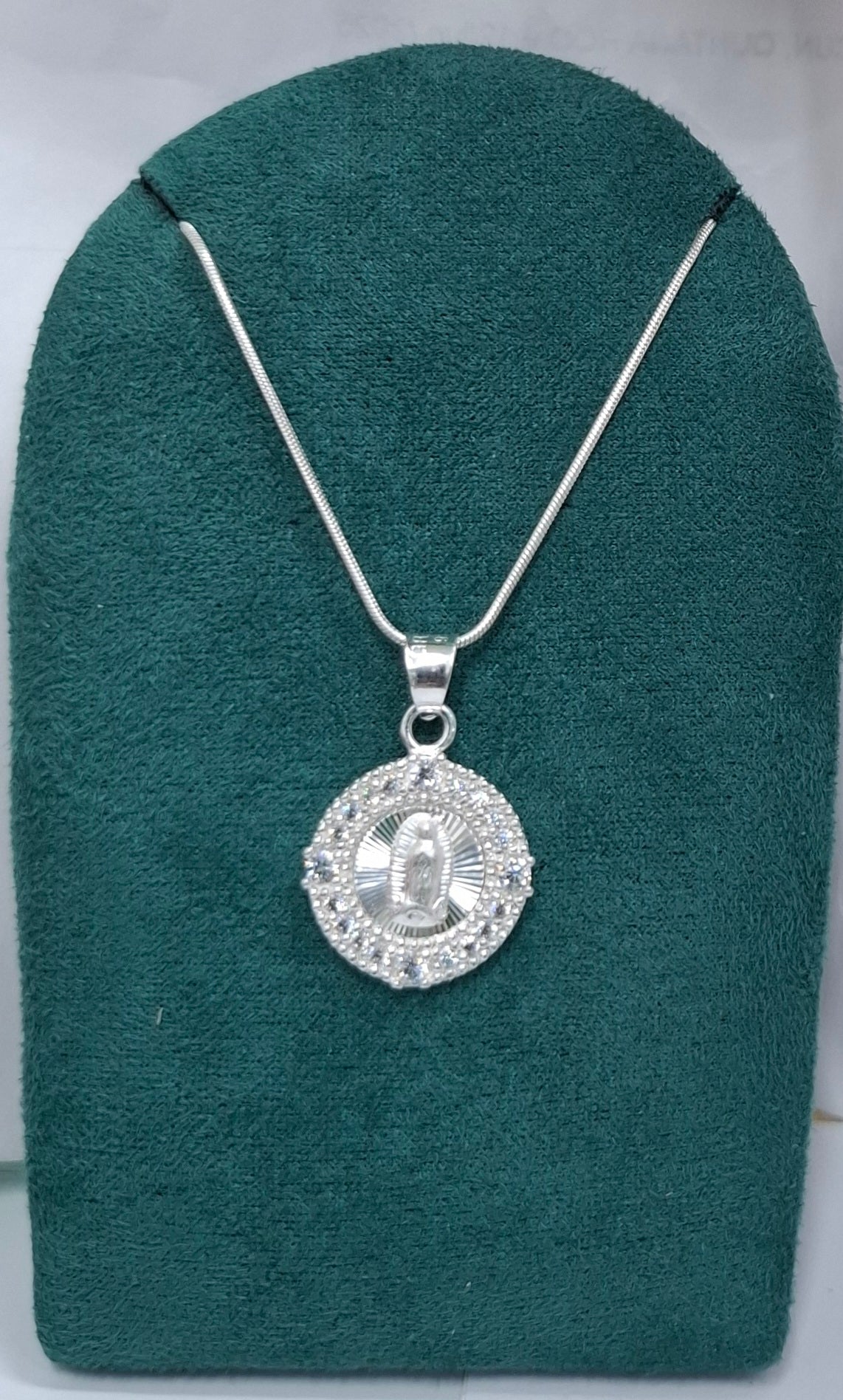 Dije de Plata .925 en diseño de la Virgen de Guadalupe con TOPACIO BLANCO , Mod. DRP028LP - Joyería Religiosa