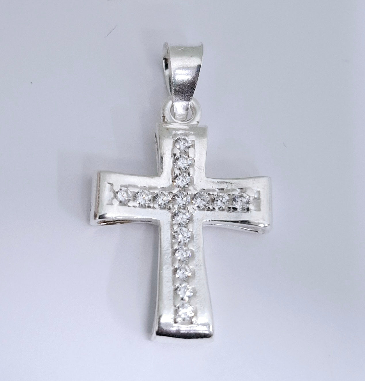Dije de Plata Ley .925 en forma Cruz con Topacio blanco mod. DRP066- Joyería Religiosa