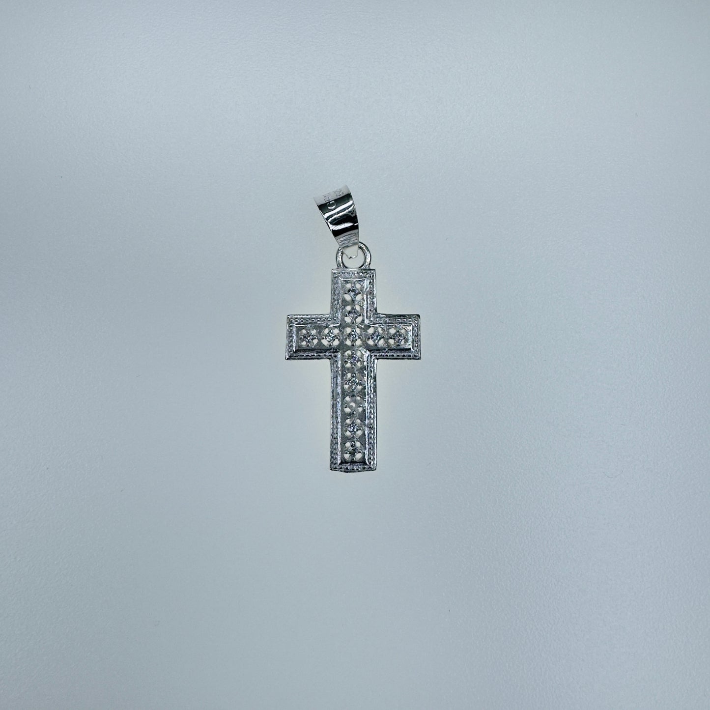 Dije de Cruz Mediana en Plata 925 con Zirconias al Centro para Hombre y Mujer - Joyería Religiosa y Moderna