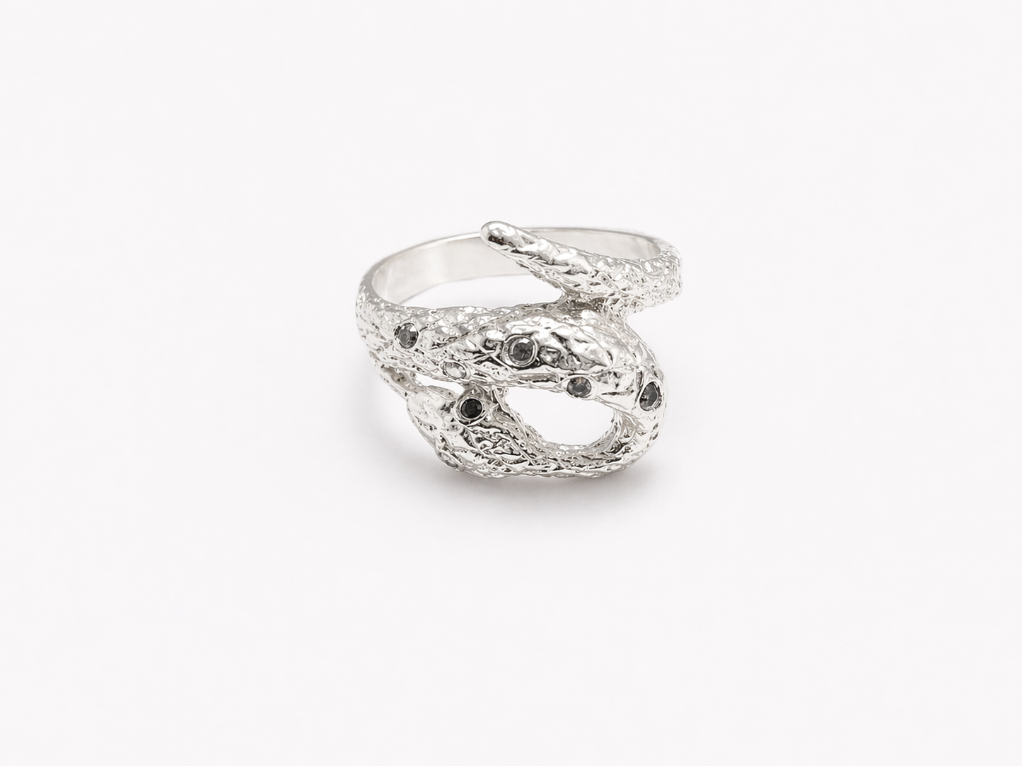 Anillo de Plata .925 - Serpiente Enroscada Naturalista con Textura de Escamas y Zircones Negros