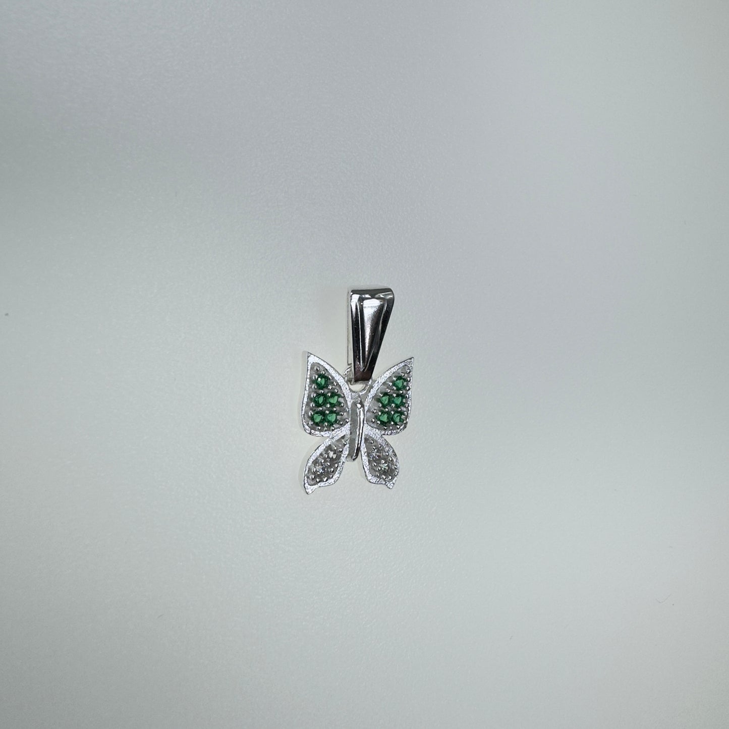 Dije de mariposa de plata esterlina 925 con circonias para joyería elegante y moderna en venta online