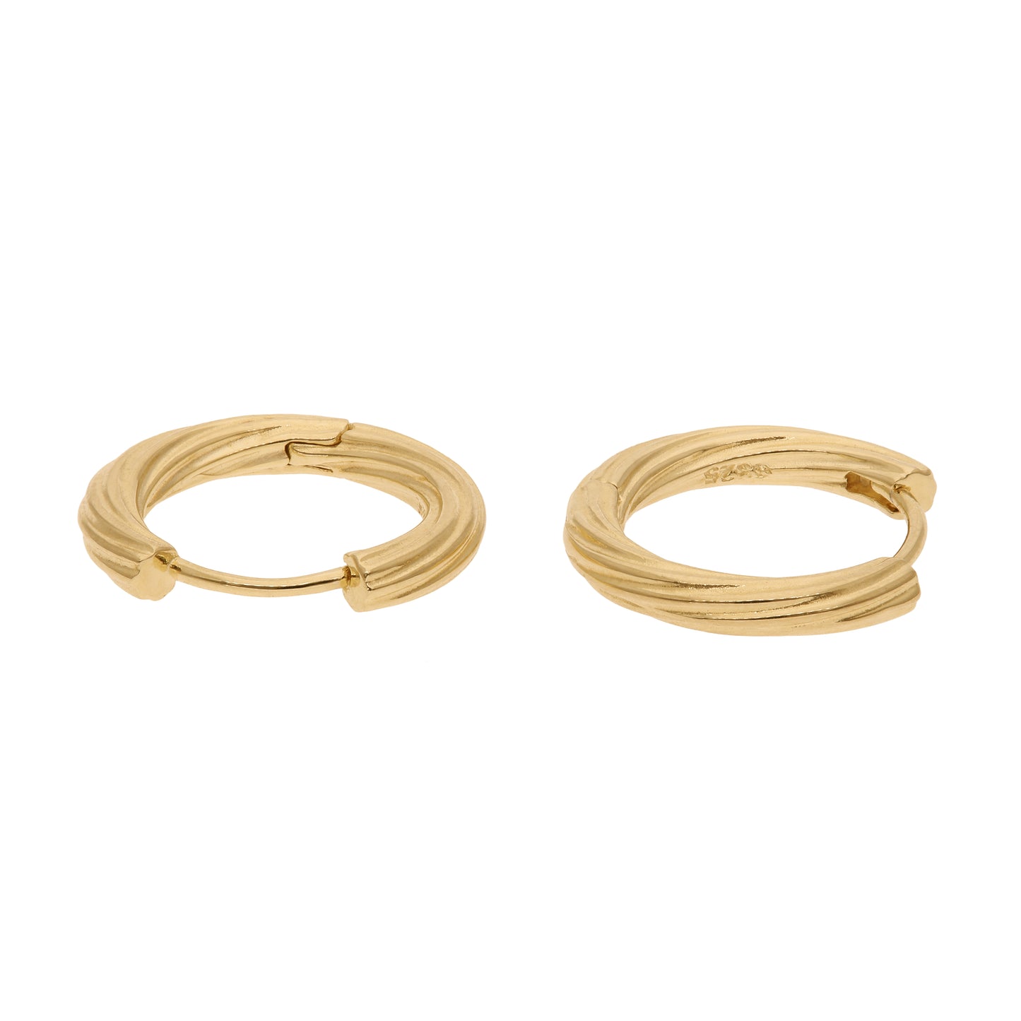 Aretes Argolla Acanalada Dorada — Plata .925 con Chapa de Oro