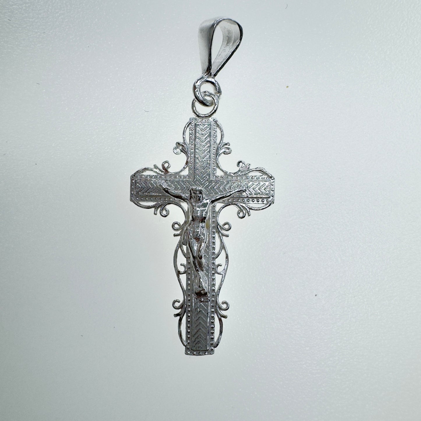 Dije Cruz Plata 925 con Decoración de Hojas Elegante