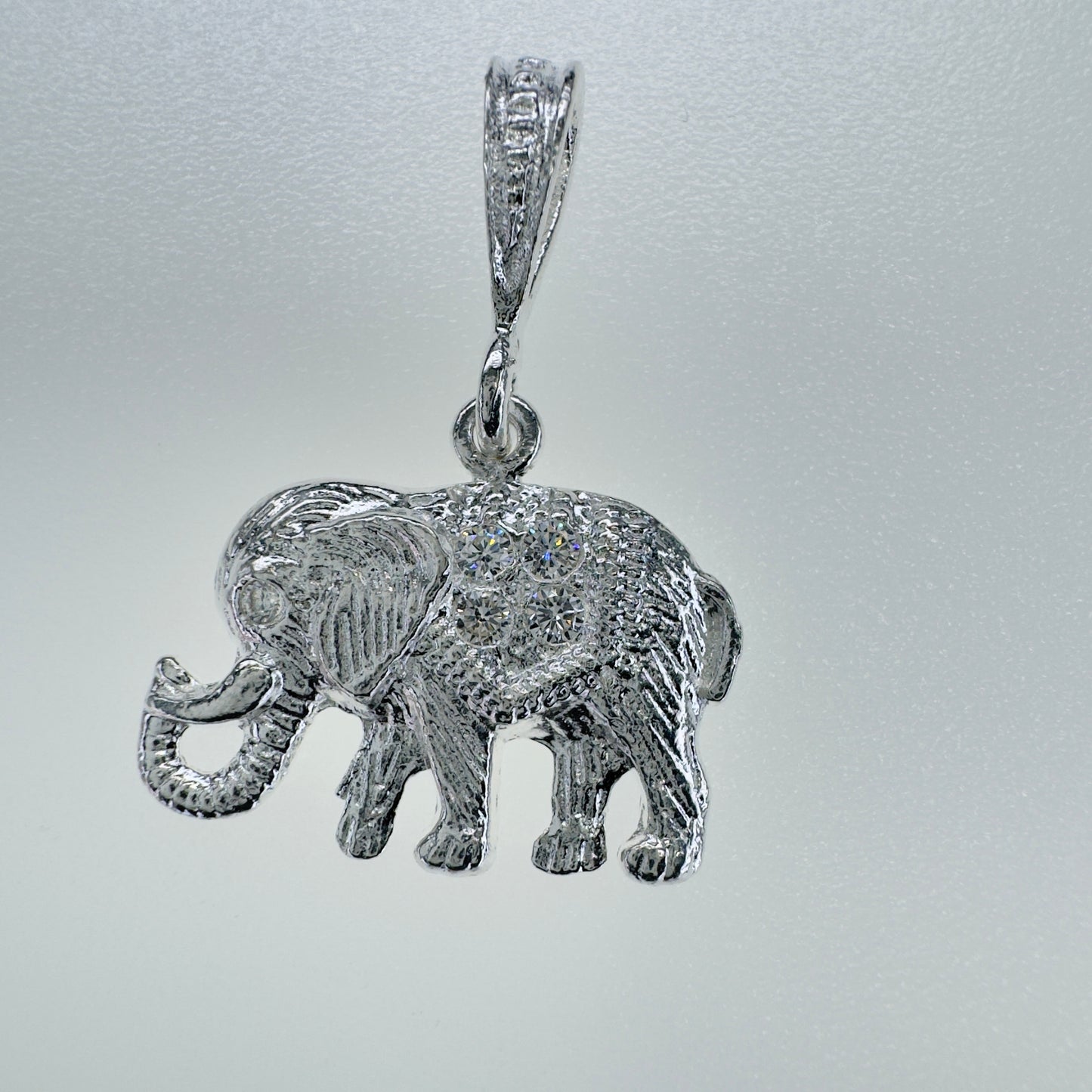 Dije de Elefante en Plata 925 Joyería Artesanal Amuleto de Buena Suerte para Regalo Especial