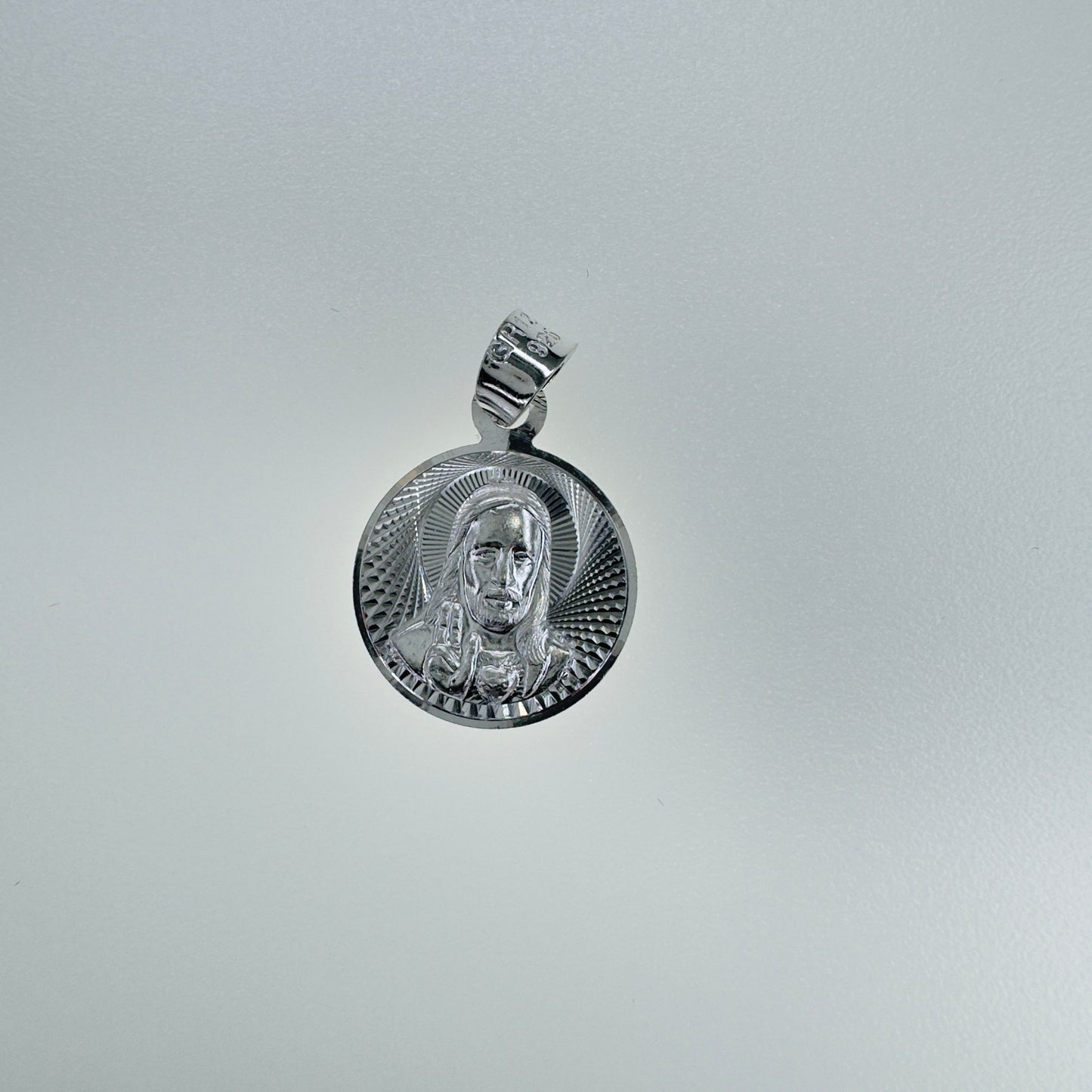 Medalla de Plata .925 con Diseño del Sagrado Corazón de Jesús - Joyería Religiosa de Alta Calidad para Devotos