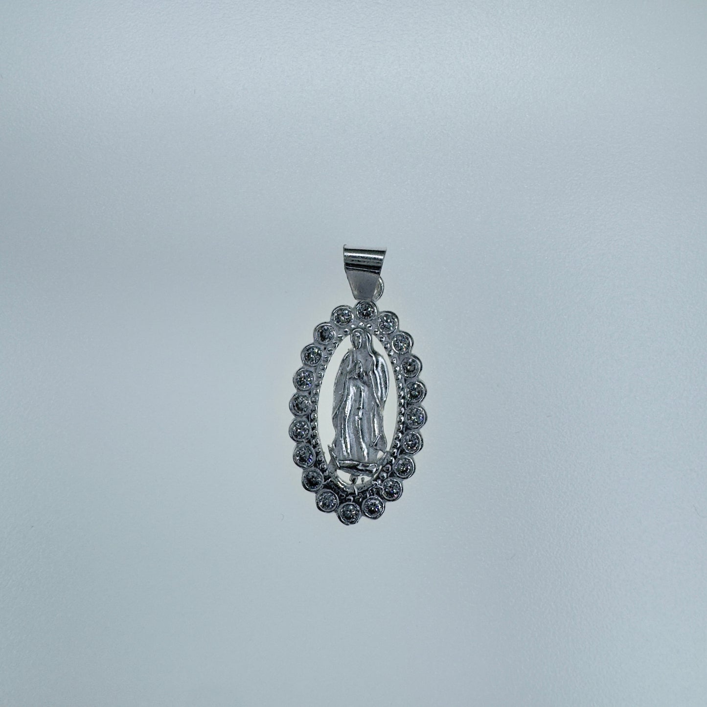 Dije de Plata .925 de Virgen de Guadalupe con Circonias de Alta Calidad para Regalo Religioso