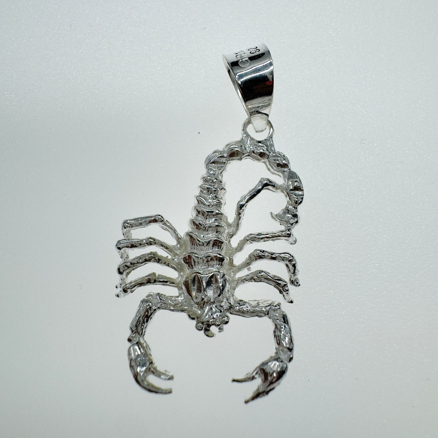 Dije de Alacrán Plata 925 - Joyería Artesanal Exclusiva