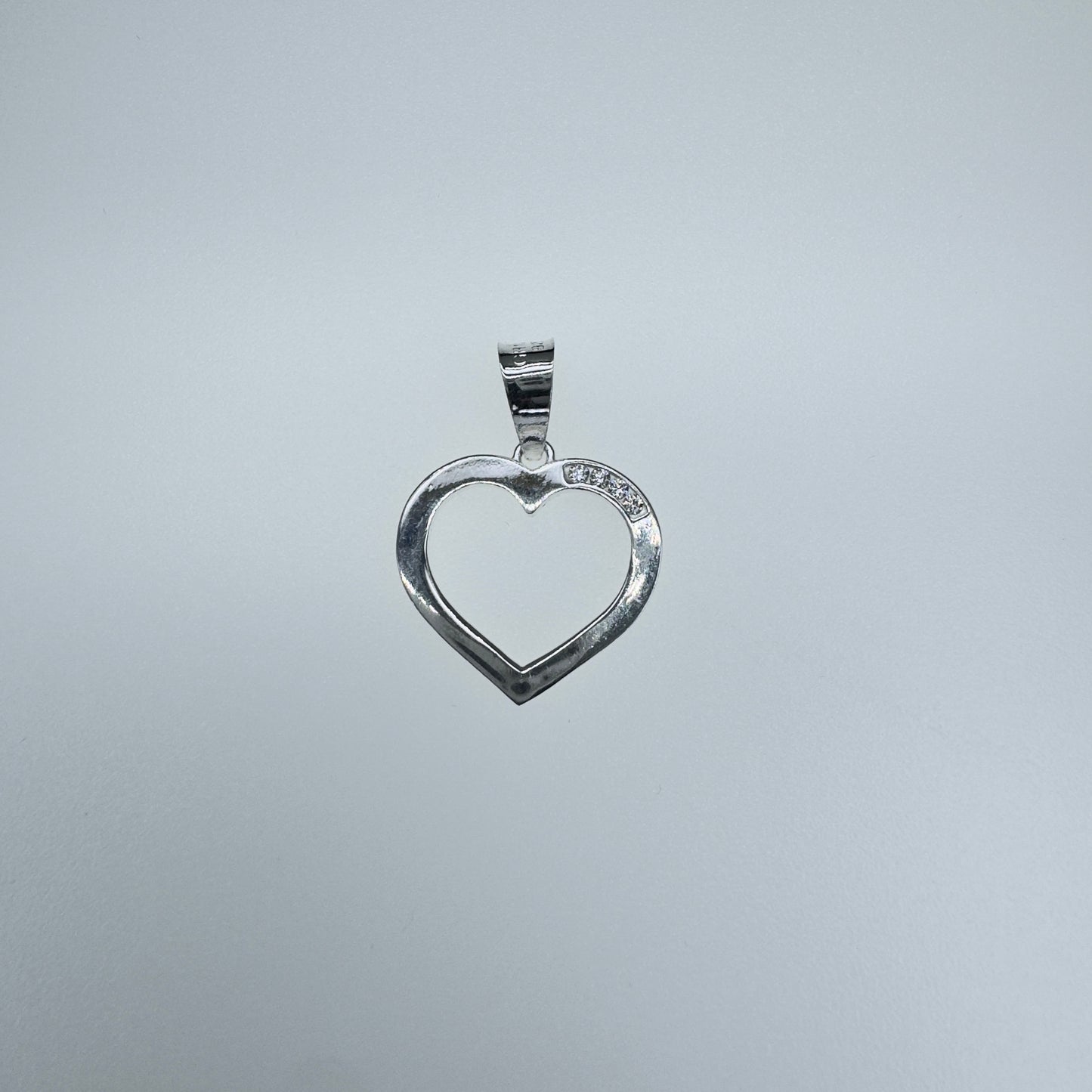 Dije de Corazón de Plata .925 con Circonias Elegante y Brillante para Mujer - Joyería Fina