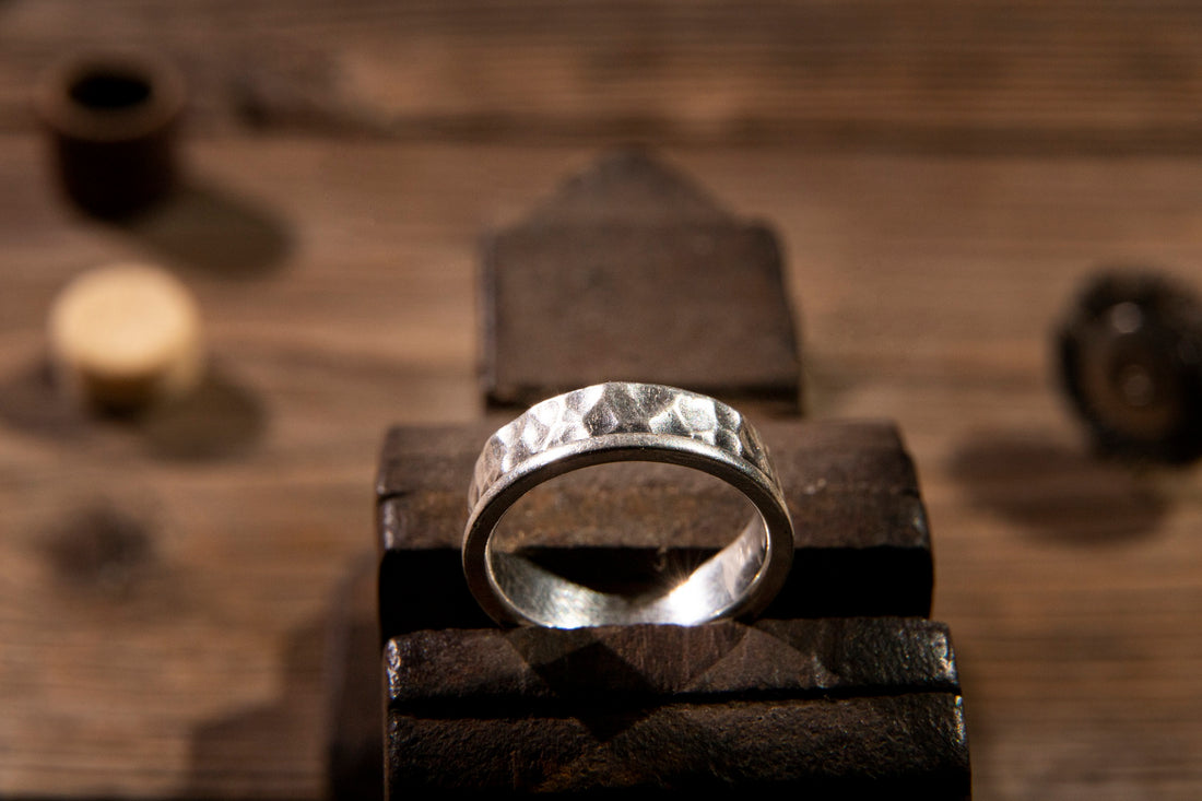 Beneficios del Grabado Láser en la Joyería de Plata