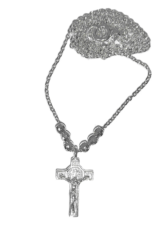 Collar de Plata .925 - Cadena Veneciana con Cubos Diamantados y Dije Crucifijo de San Benito