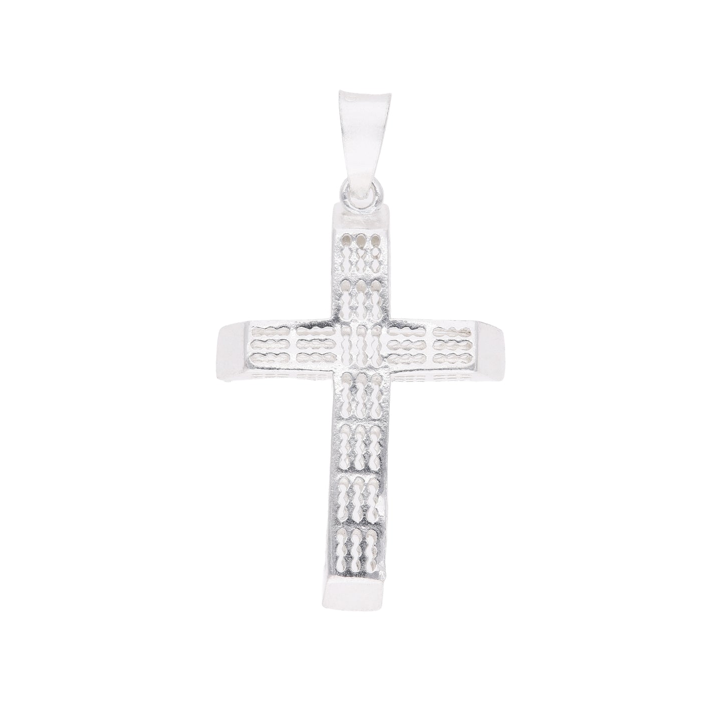 Dije cruz latina calada con patrón de óvalos apilados y bordes biselados en plata .925 – vista frontal sobre fondo blanco