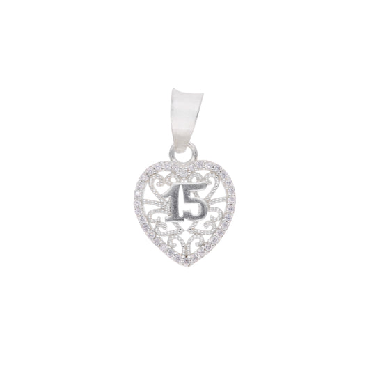 Dije XV años corazón filigrana con zircones en plata .925 – vista frontal sobre fondo blanco