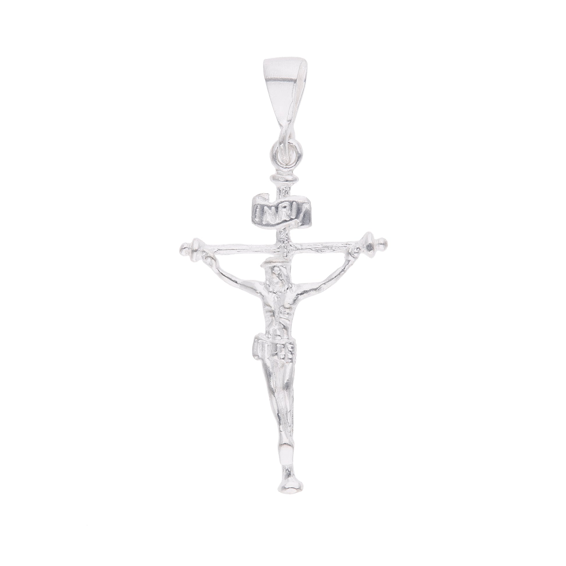 Dije crucifijo INRI con Cristo en relieve en plata .925 – vista frontal sobre fondo blanco