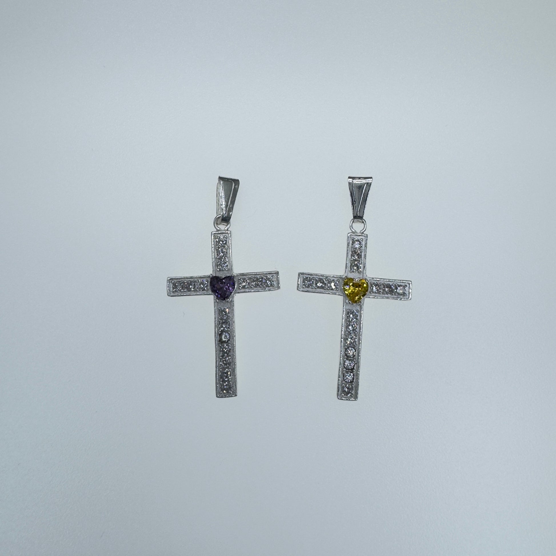 Dije de Cruz en Plata .925 con Zirconia Cúbica Plateada – Joyería Religiosa de Alta Calidad