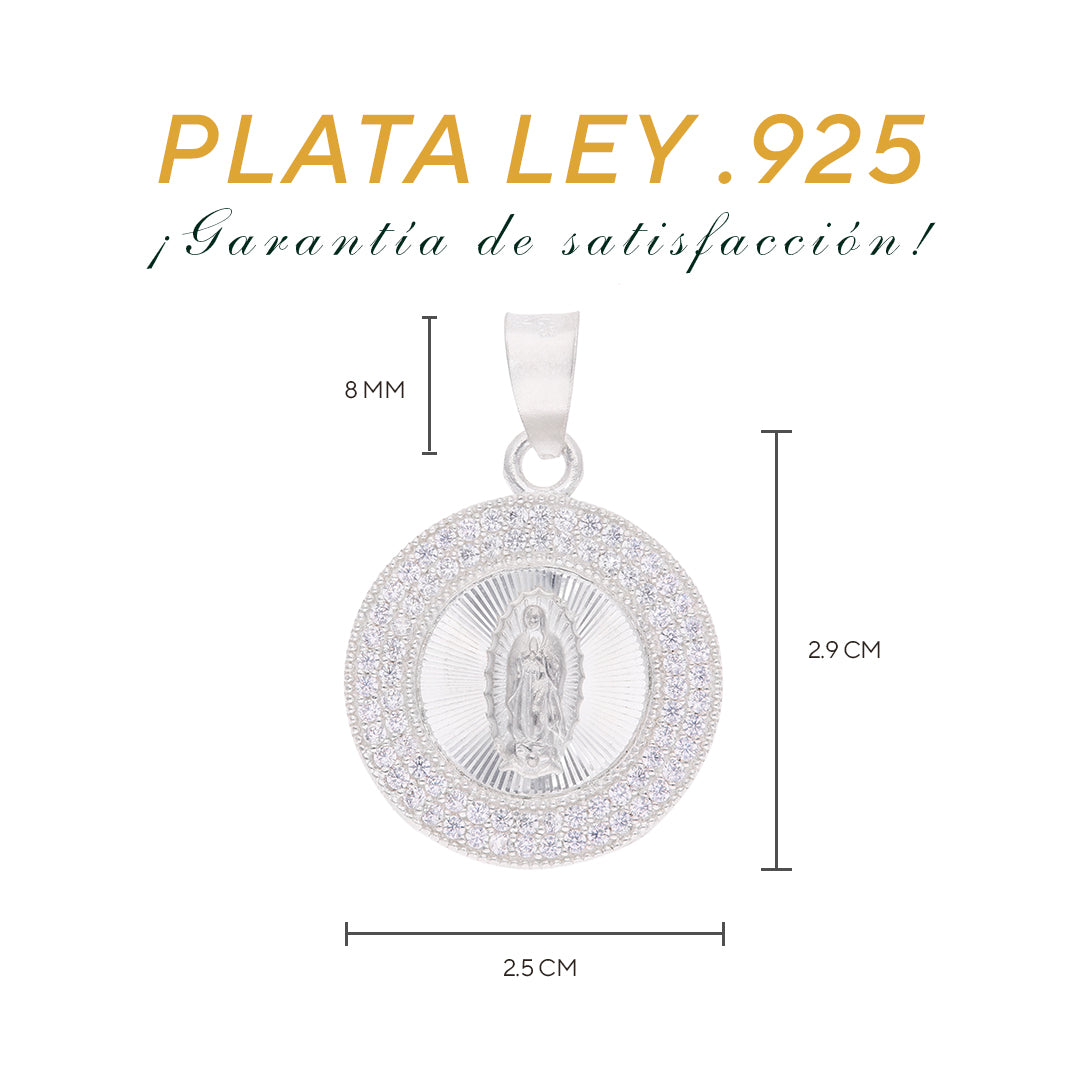 Medidas de la medalla Virgen Guadalupe: 2.9 cm alto × 2.5 cm ancho, argolla 8 mm – Plata Ley .925 doble halo pavé