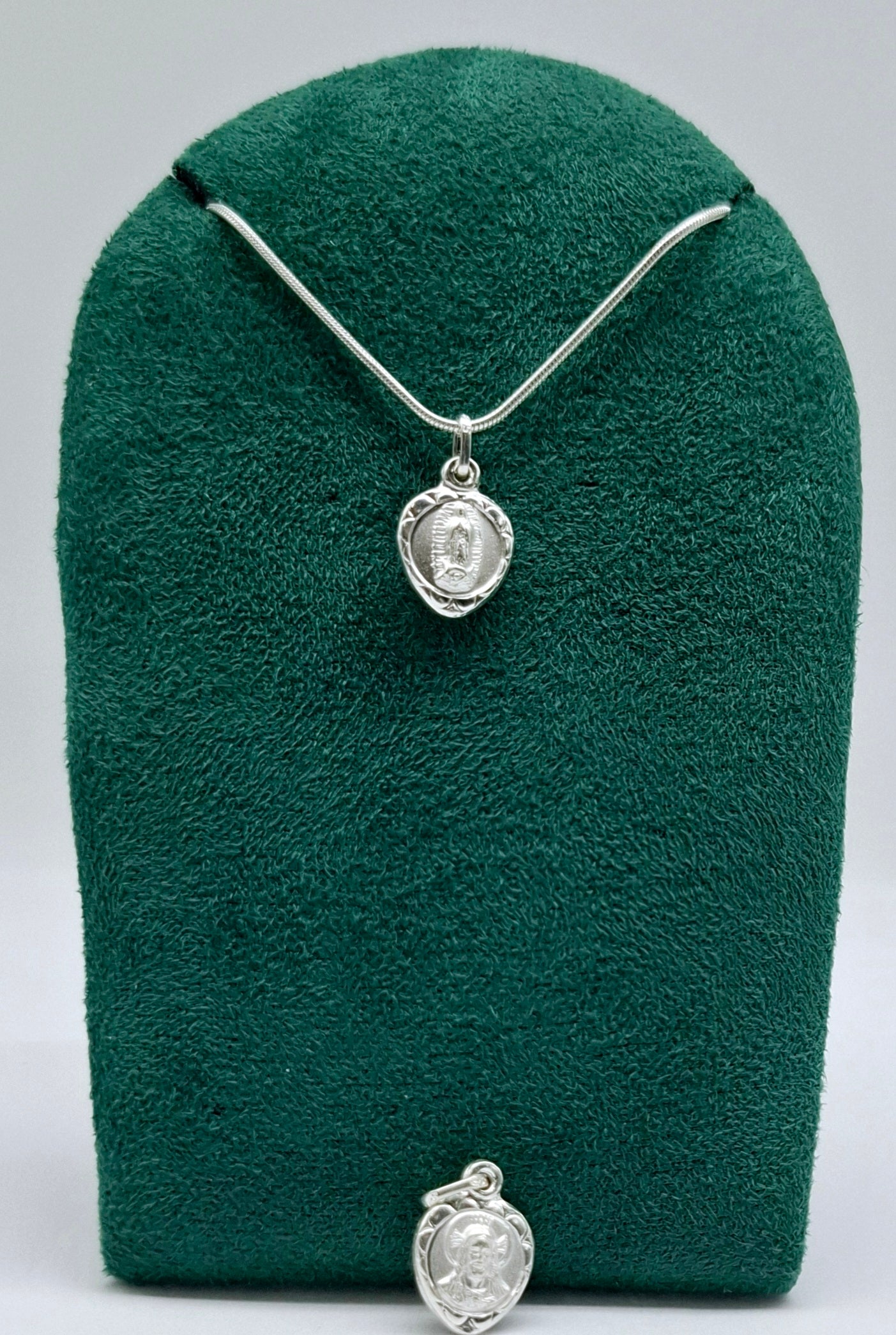 Dije Plata Ley .925 Sochapada doble vista Virgen de Guadalupe  y Sagrado corazón de Jesús SYB-17  - Joyería Religiosa