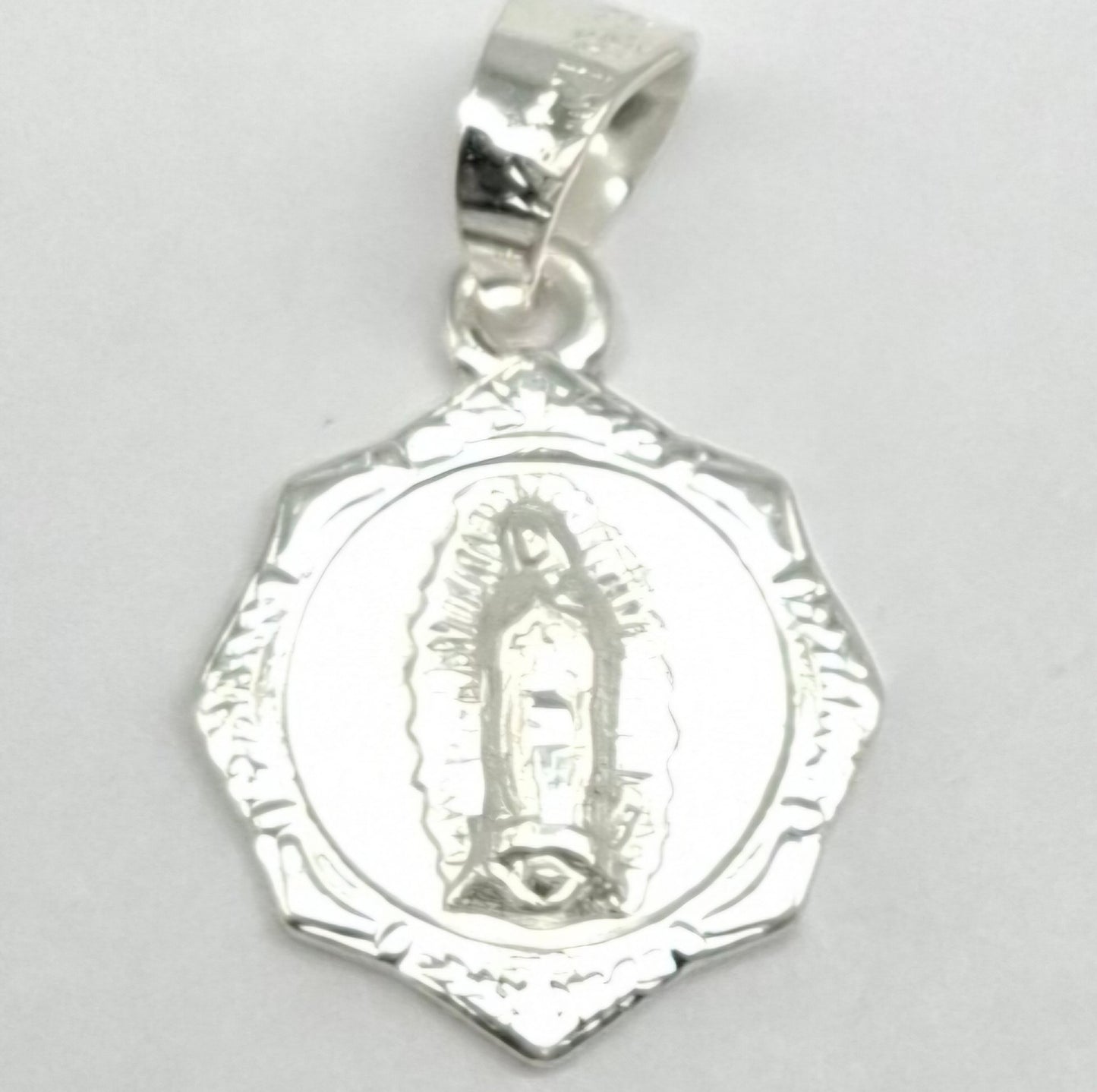 Dije Plata .925 Sochapada en diseño de la  Virgen de Guadalupe Mod CORONA 7VG - Joyería Religiosa